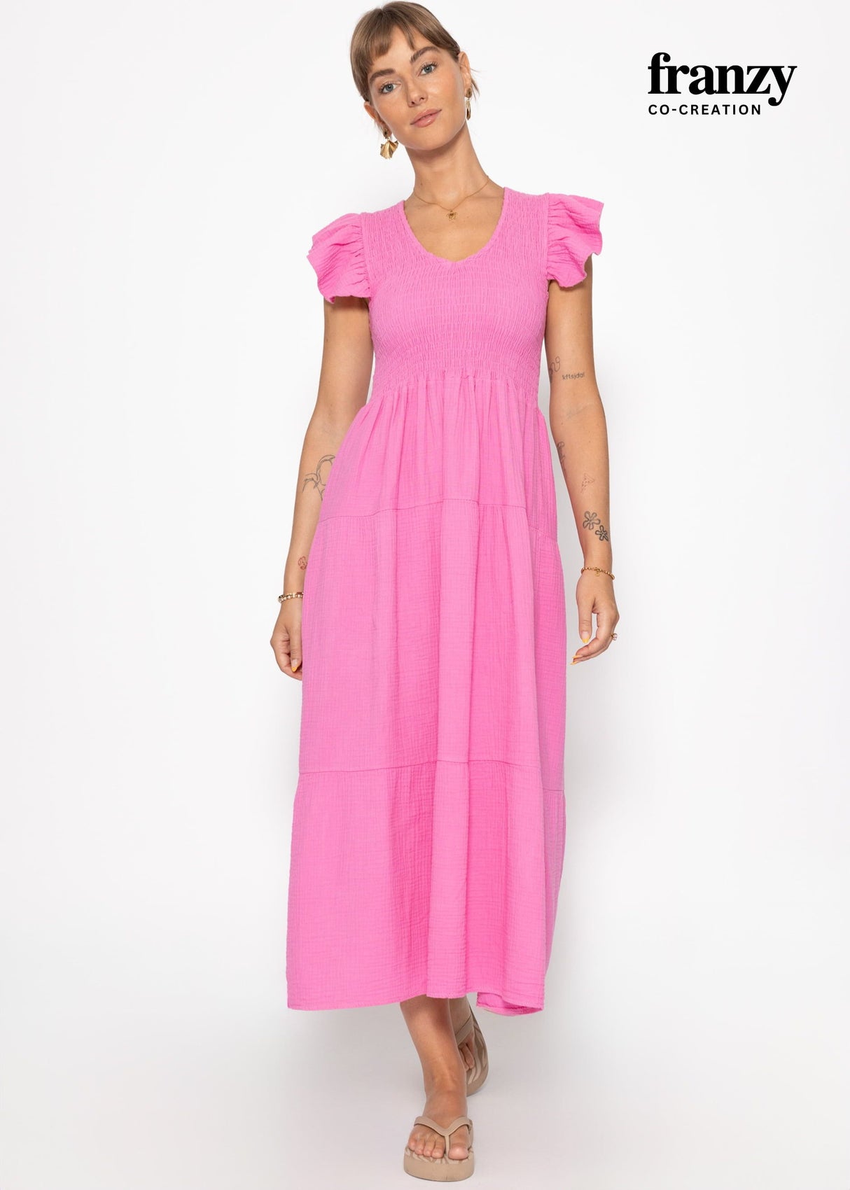 Maxi Musselin Kleid mit Volants und Flügelärmel - pink