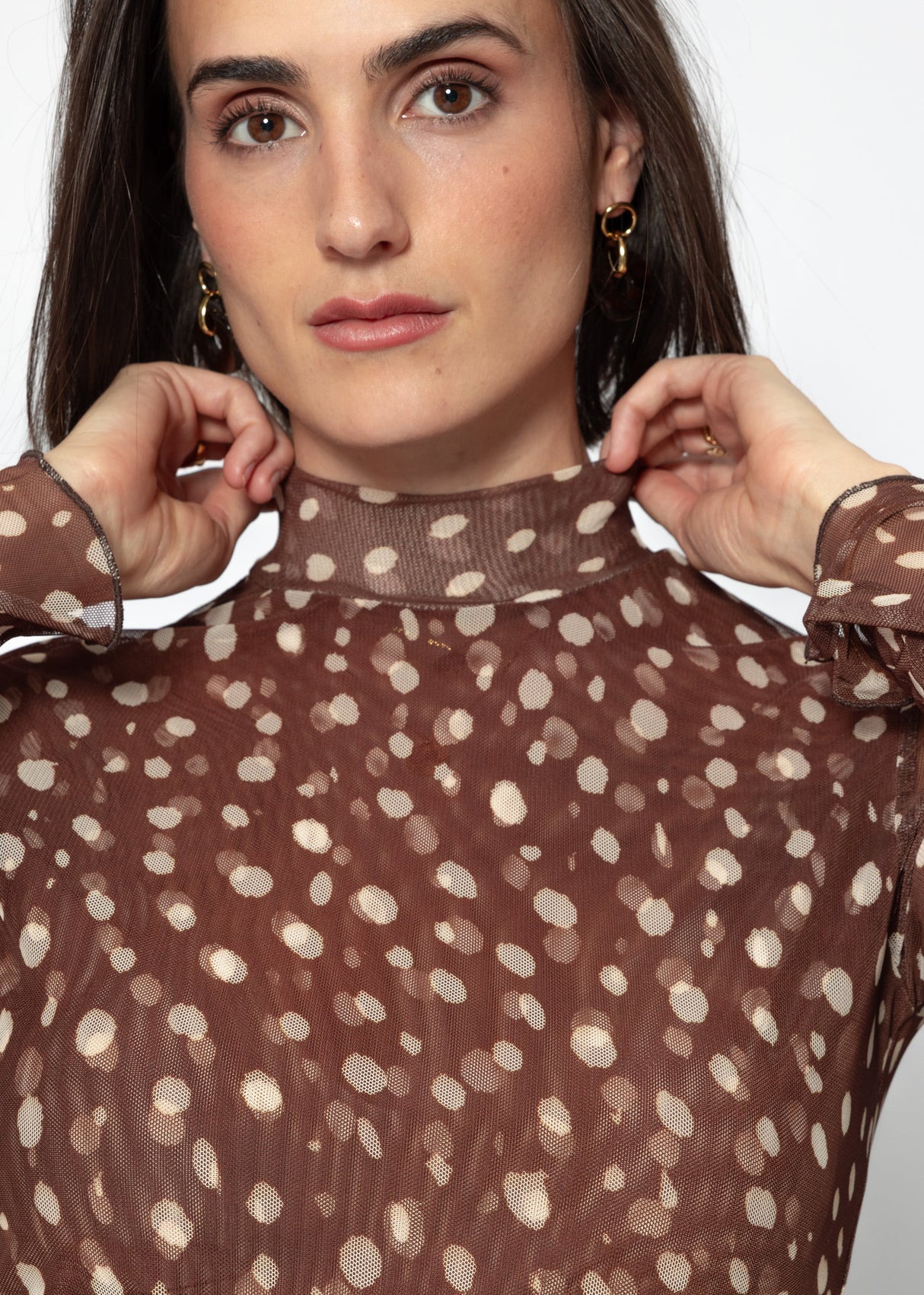 Mesh long-sleeved shirt with polka dots - brown