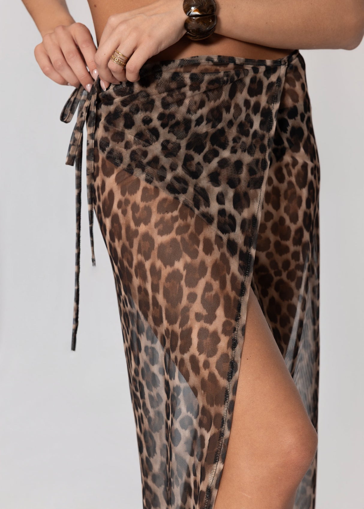 Mesh Pareo mit Leo-Print - braun