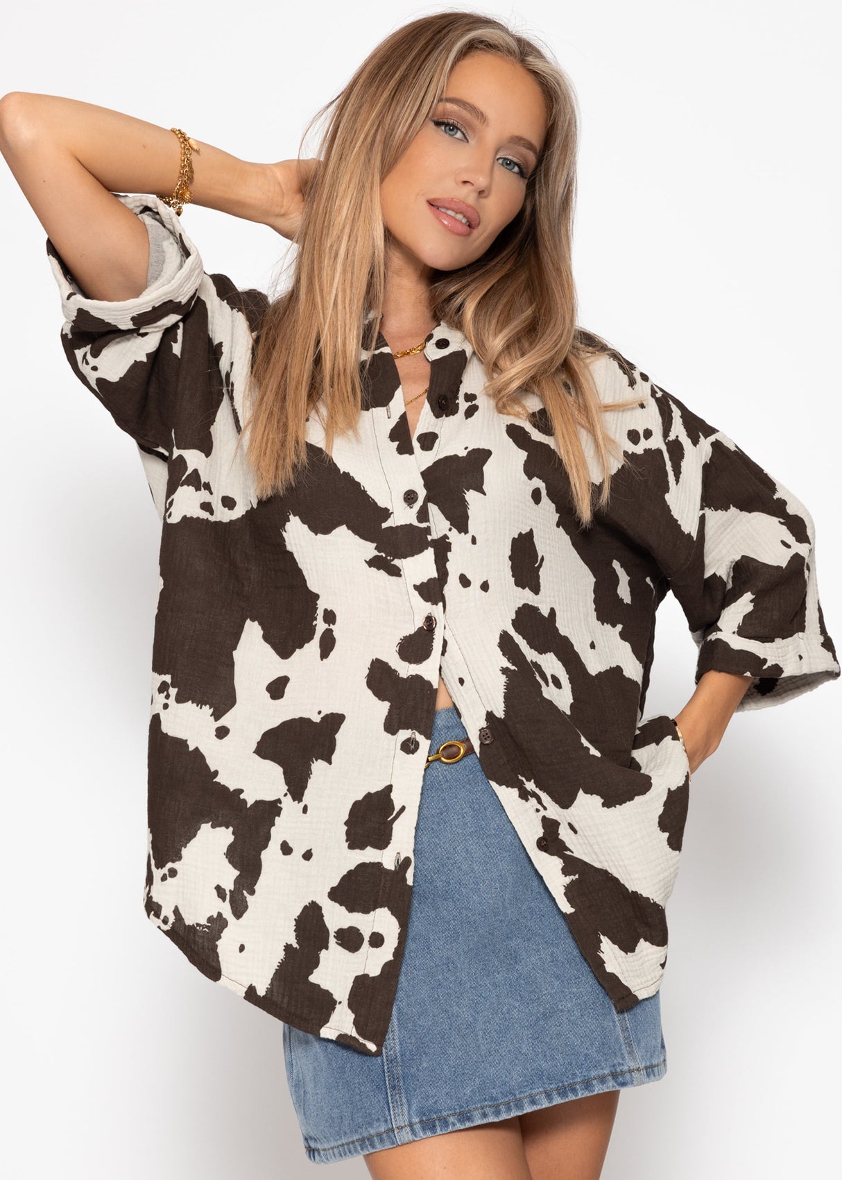 Musselin Bluse mit kurzen Ärmeln in Kuh Print - braun