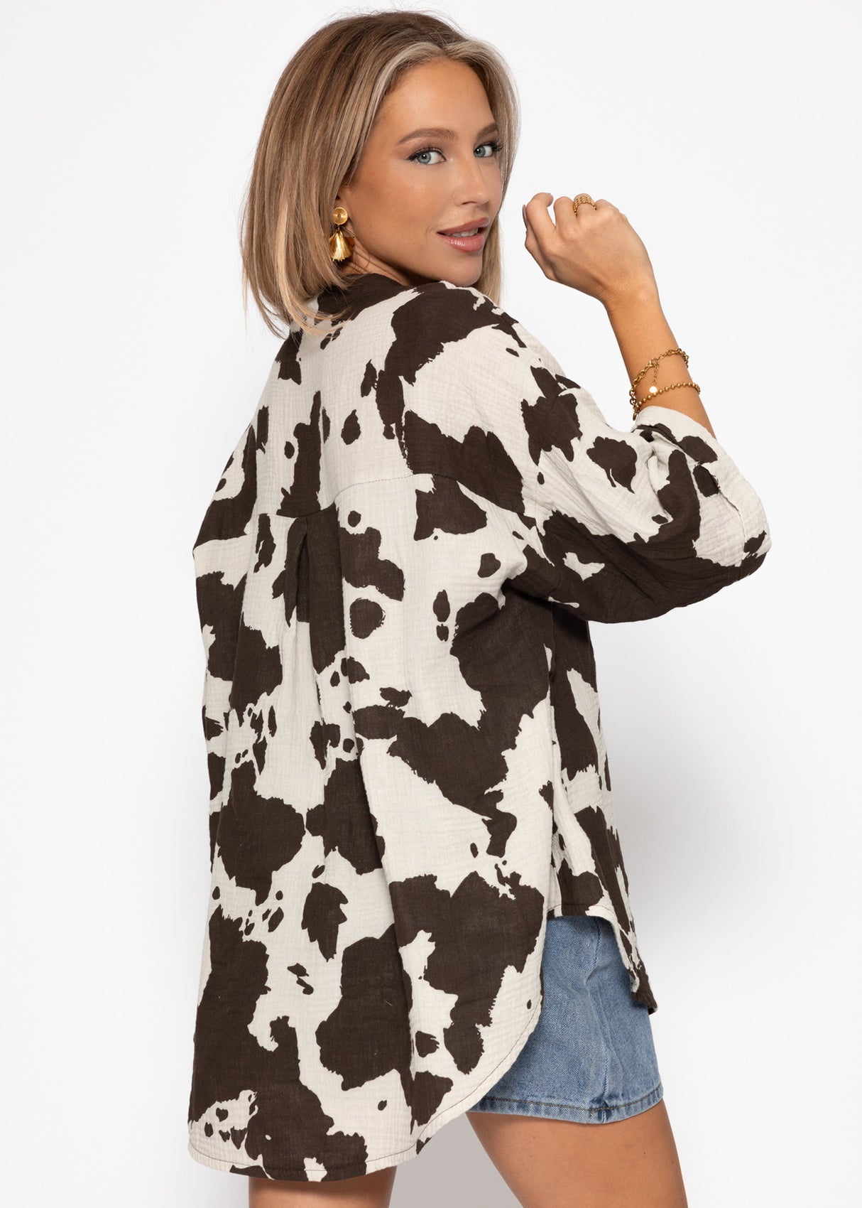 Musselin Bluse mit kurzen Ärmeln in Kuh Print - braun