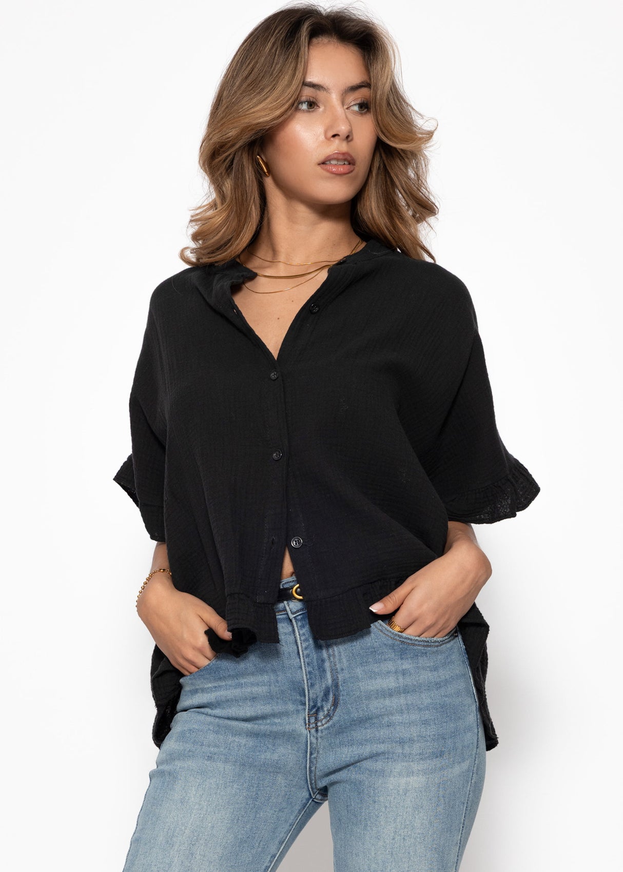 Musselin blouse with ruffled hem - black