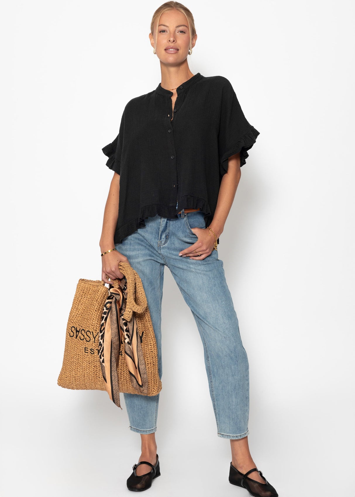 Musselin blouse with ruffled hem - black
