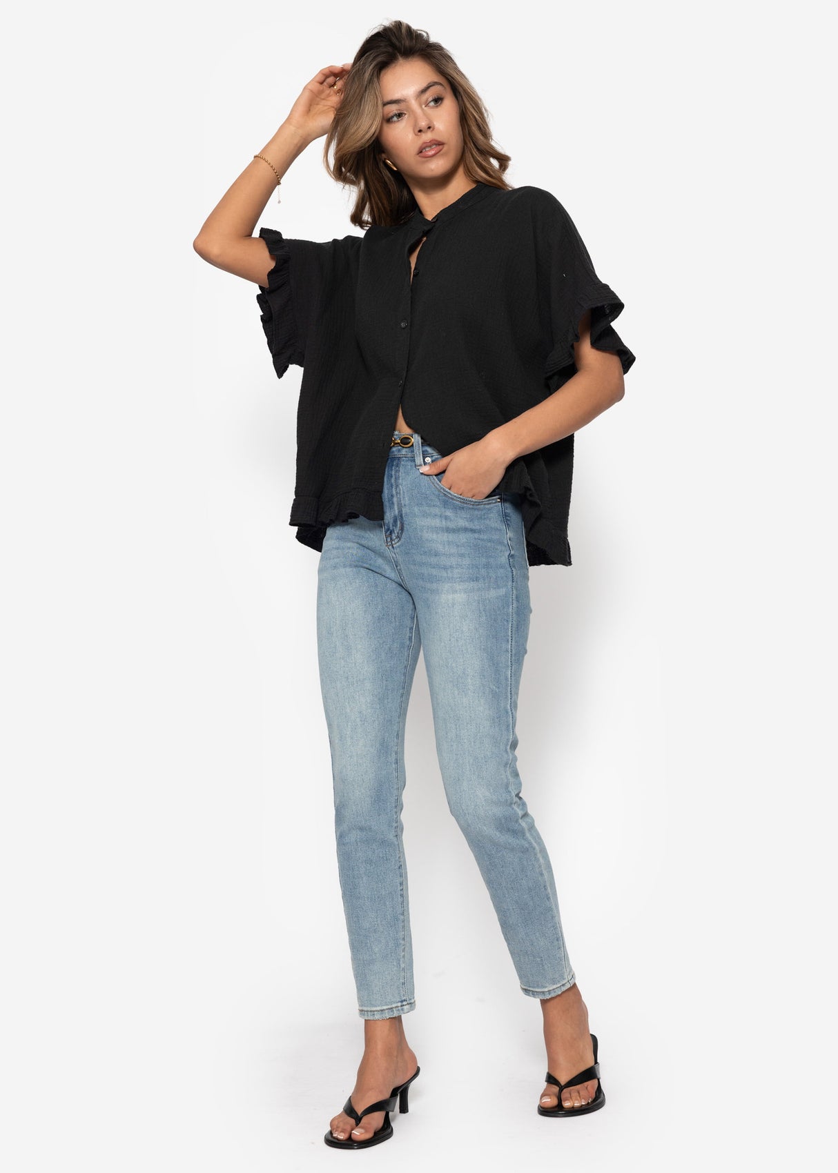 Musselin blouse with ruffled hem - black