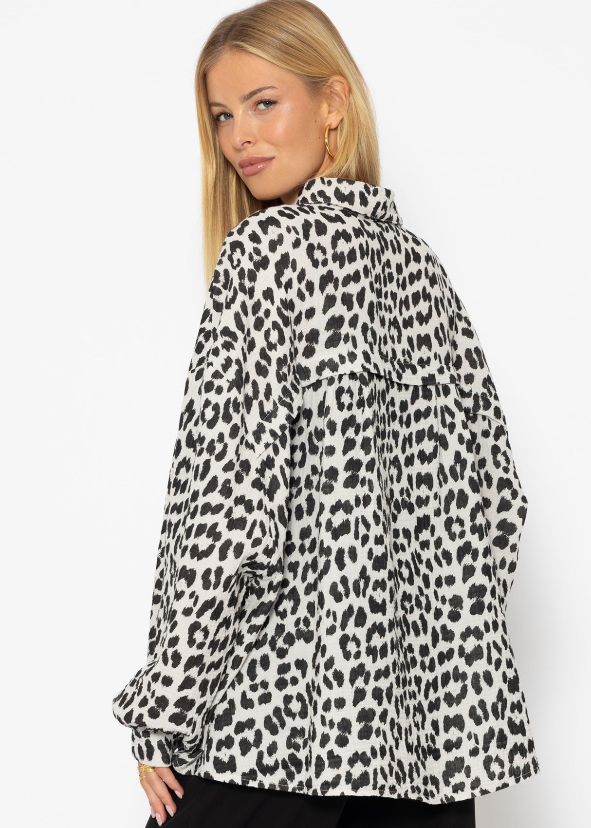Musselin Bluse oversize kurz mit Leo-Print - offwhite