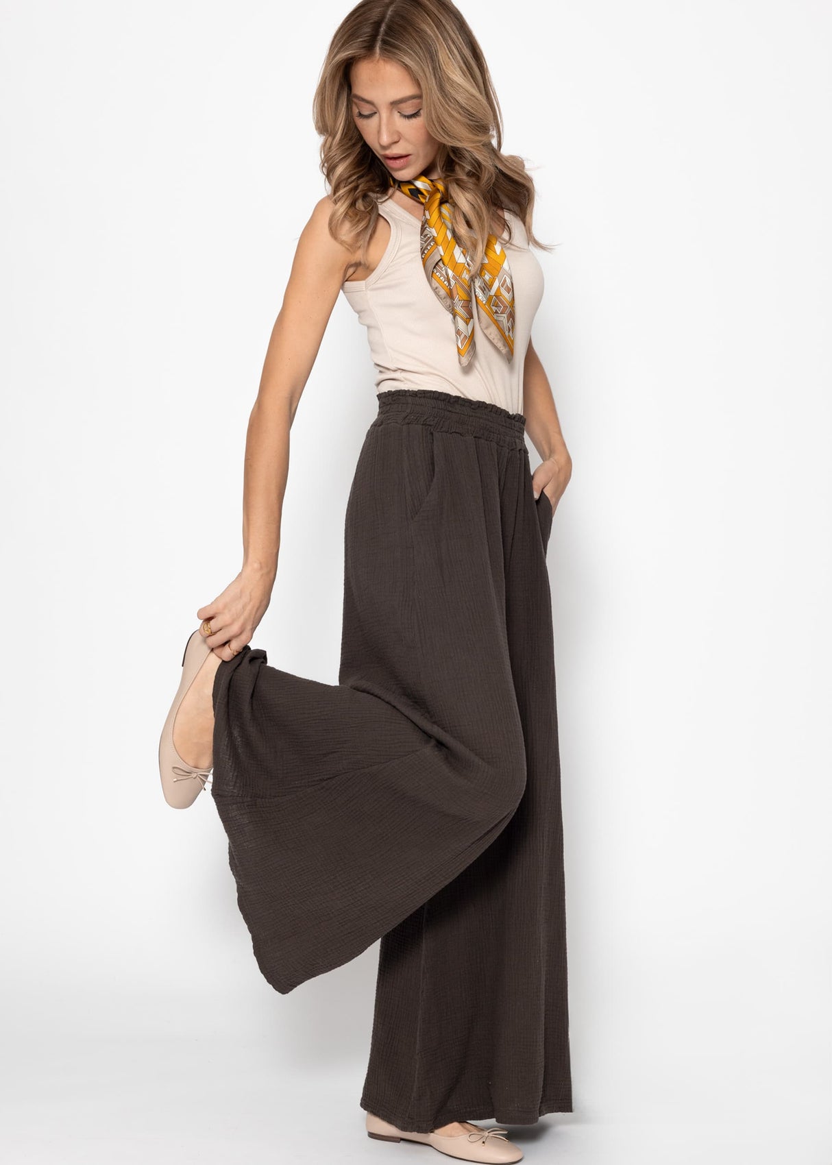 Musselin Pants mit weitem Bein - espresso