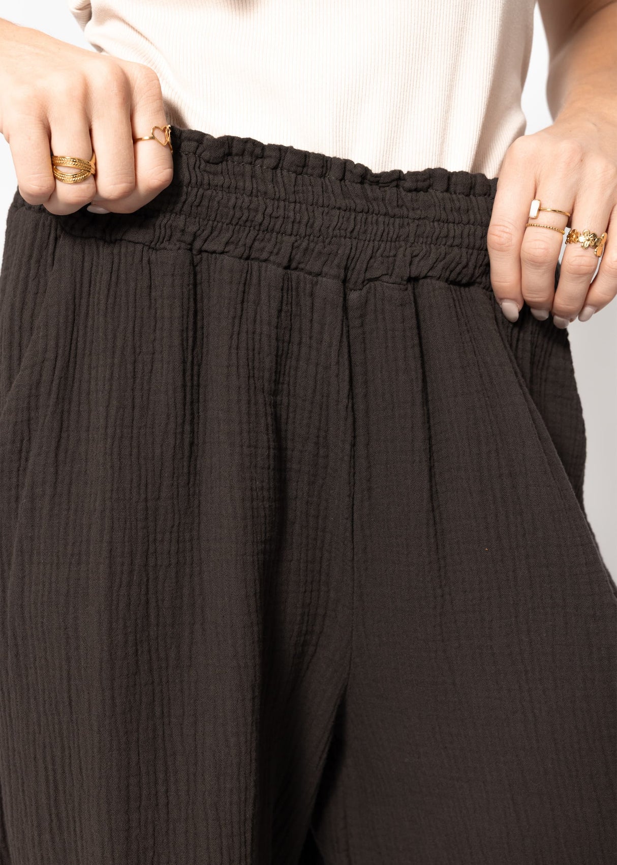Musselin Pants mit weitem Bein - espresso