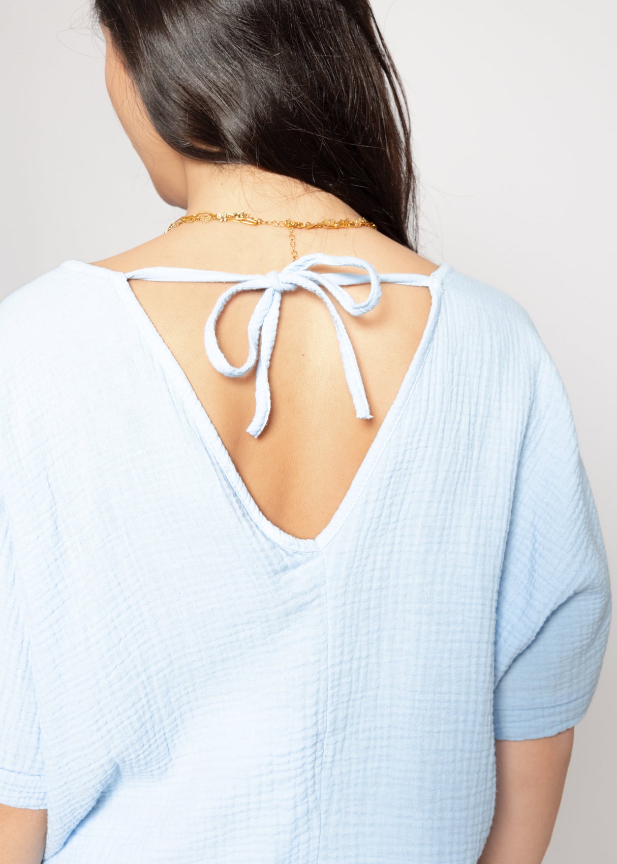 Musselin Shirt mit V-Ausschnitt - hellblau