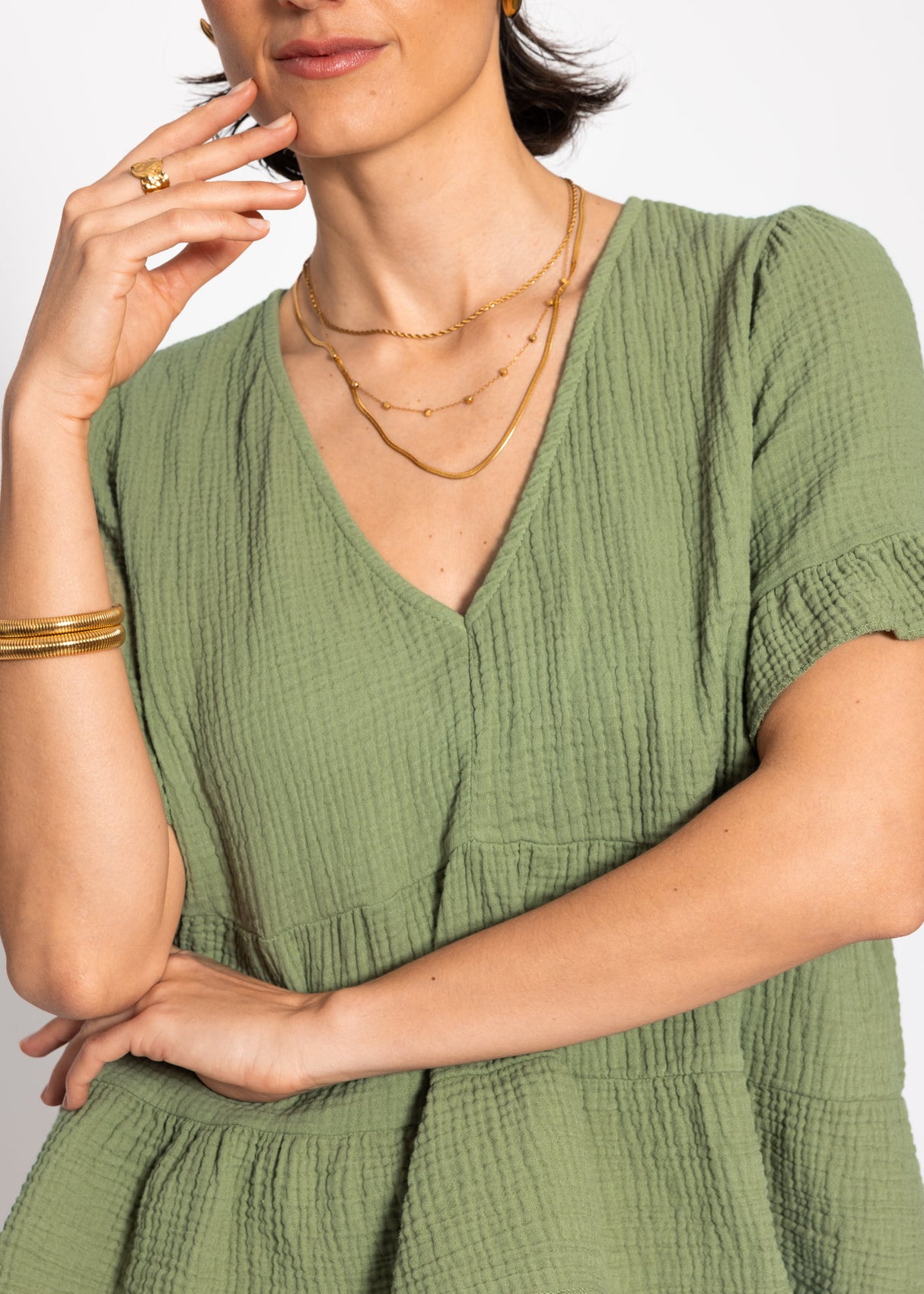 Musselin Shirt mit Volants und tiefem V-Ausschnitt - khaki