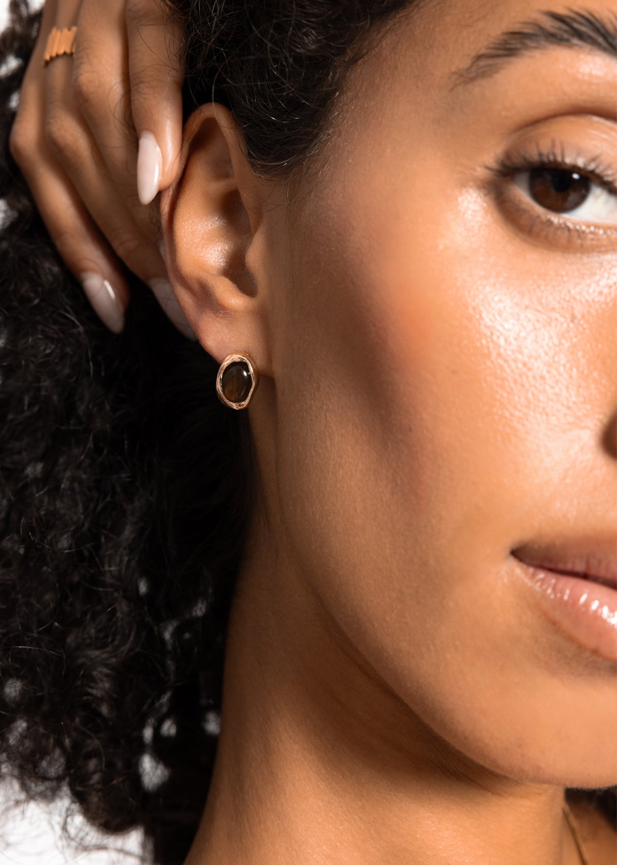 Ohrstecker mit braunem Stein - gold