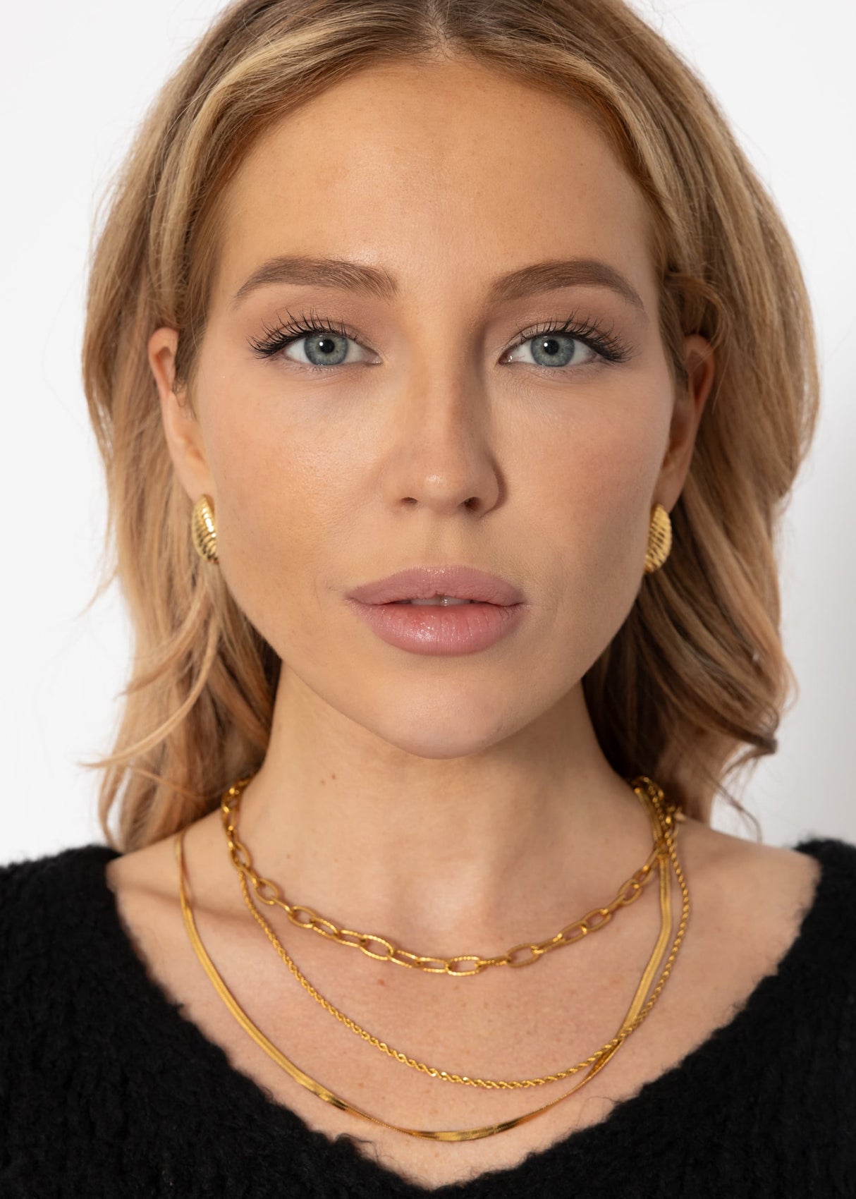 Textured stud earrings - gold