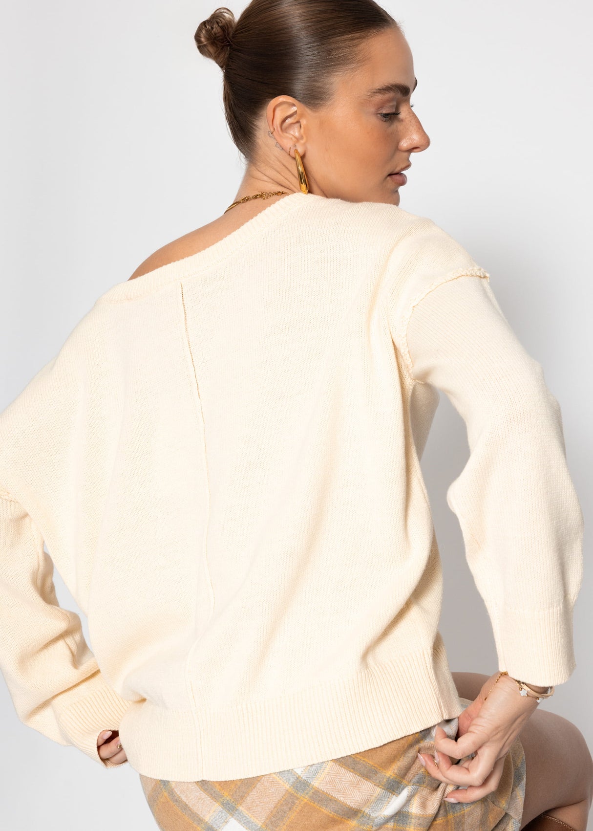 Oversized cotton sweater with back seam - cream