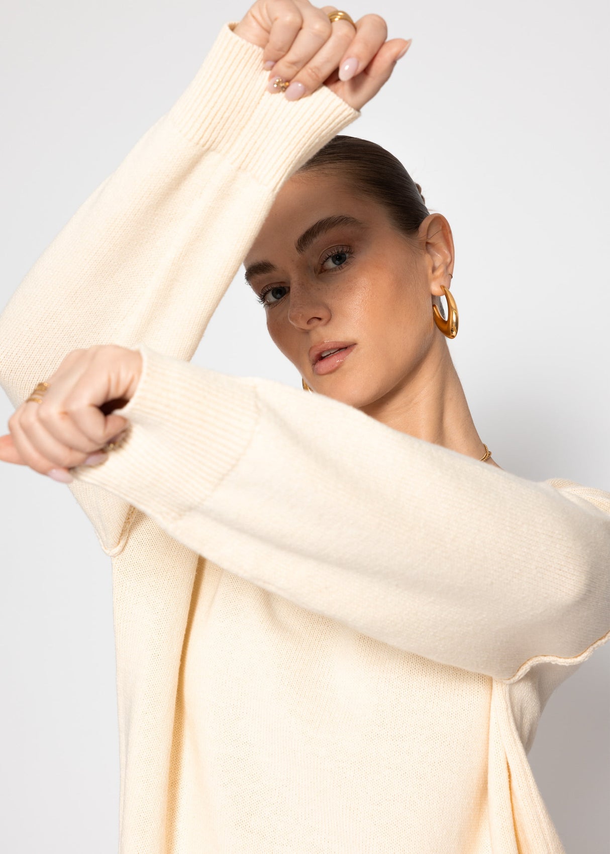 Oversized cotton sweater with back seam - cream