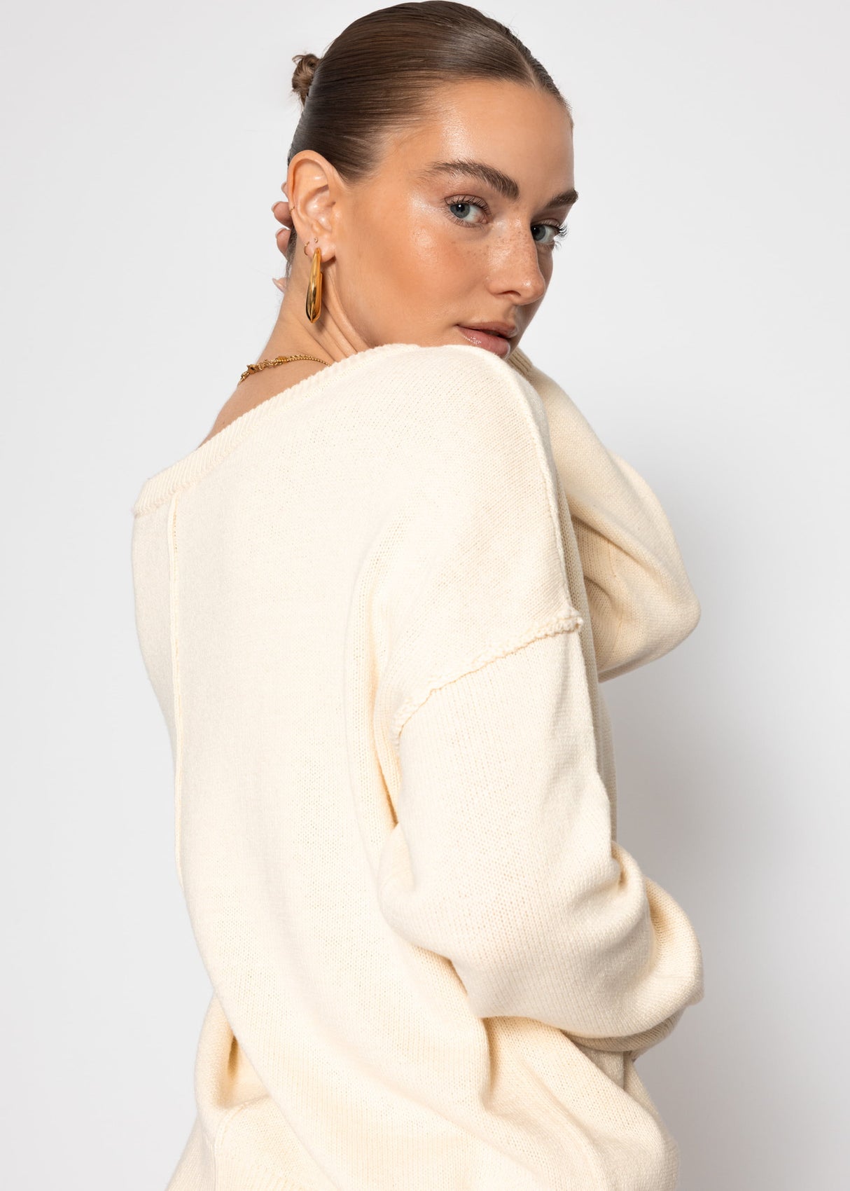 Oversized cotton sweater with back seam - cream