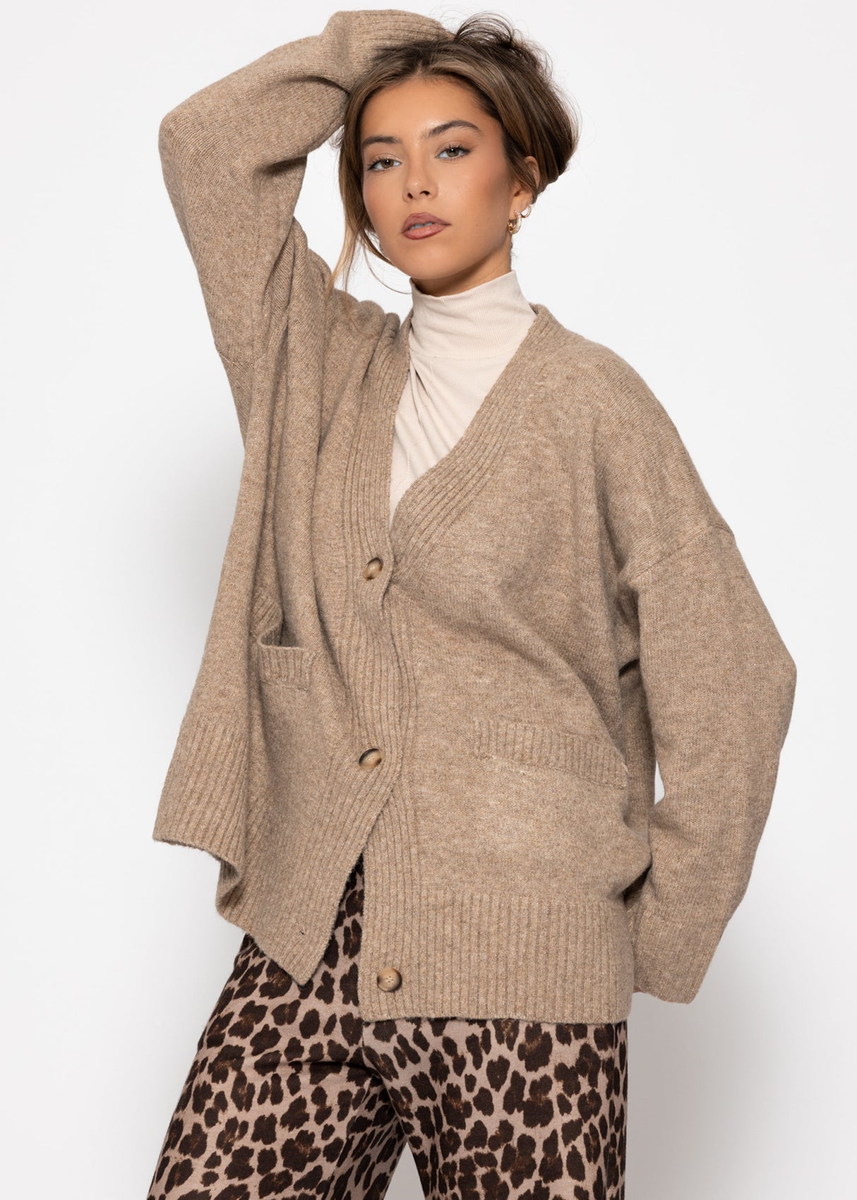 Oversized cardigan with pockets - taupe