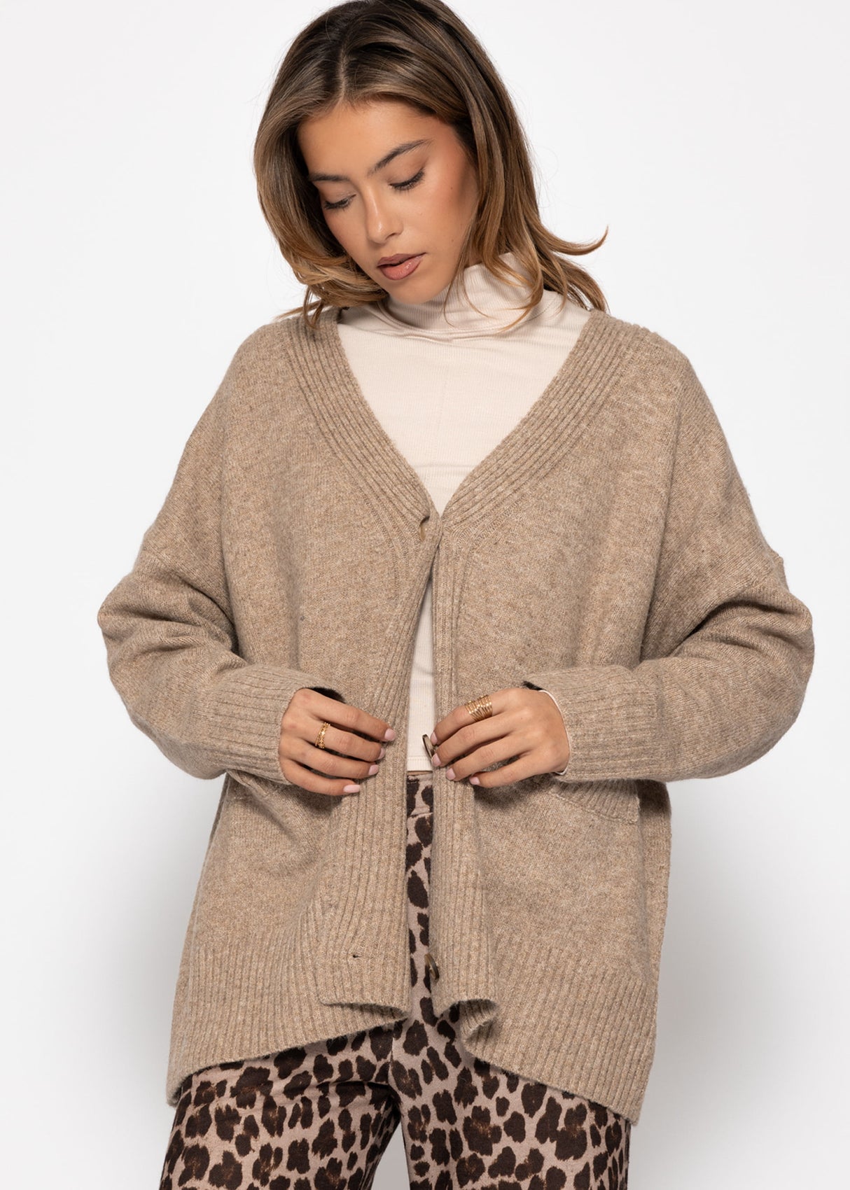 Oversized cardigan with pockets - taupe