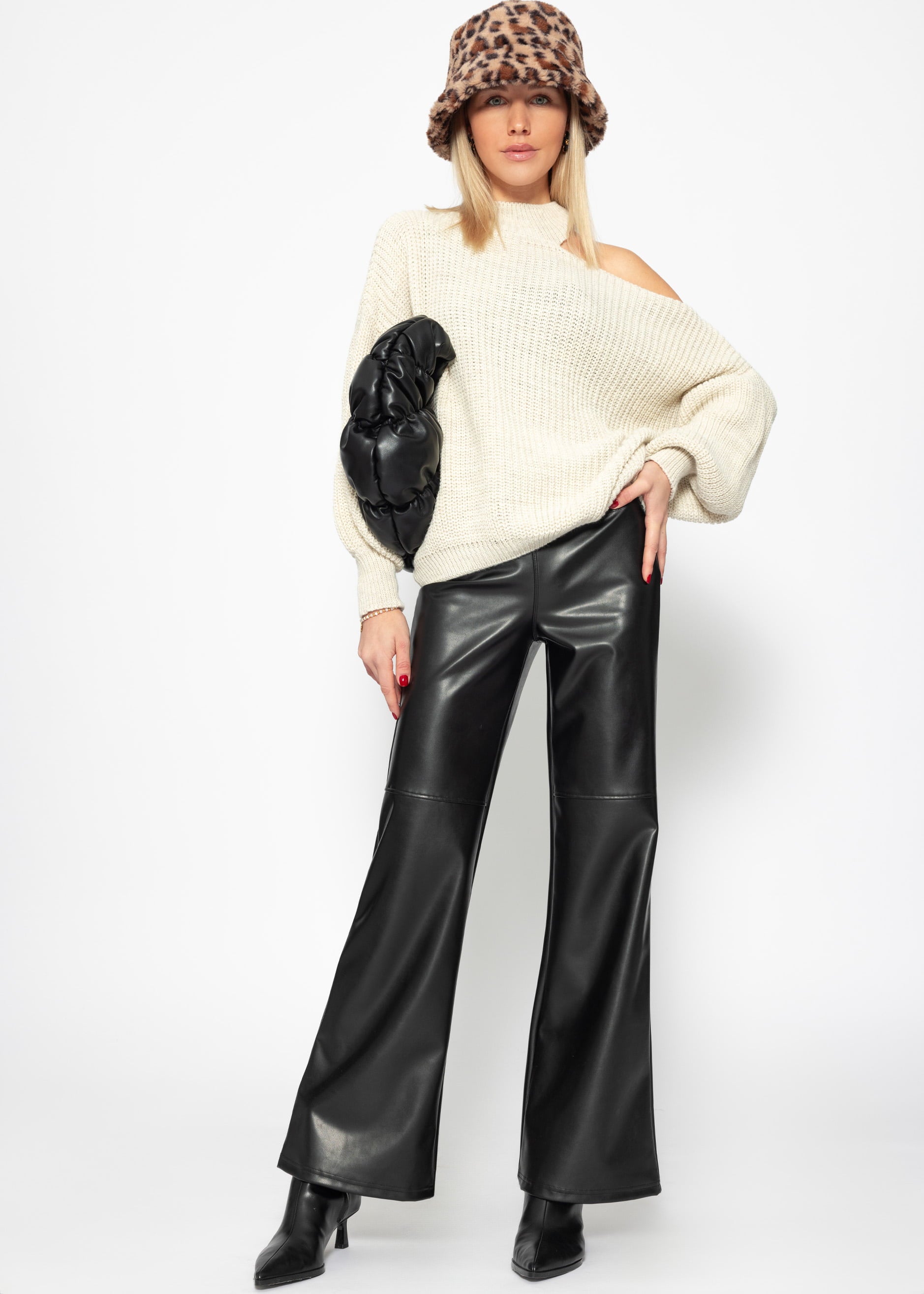 Oversize Cut-Out Pullover - beige
