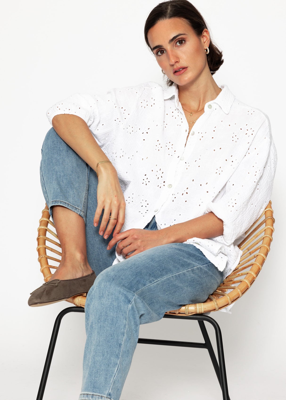 Short-sleeved muslin blouse with eyelet embroidery - white