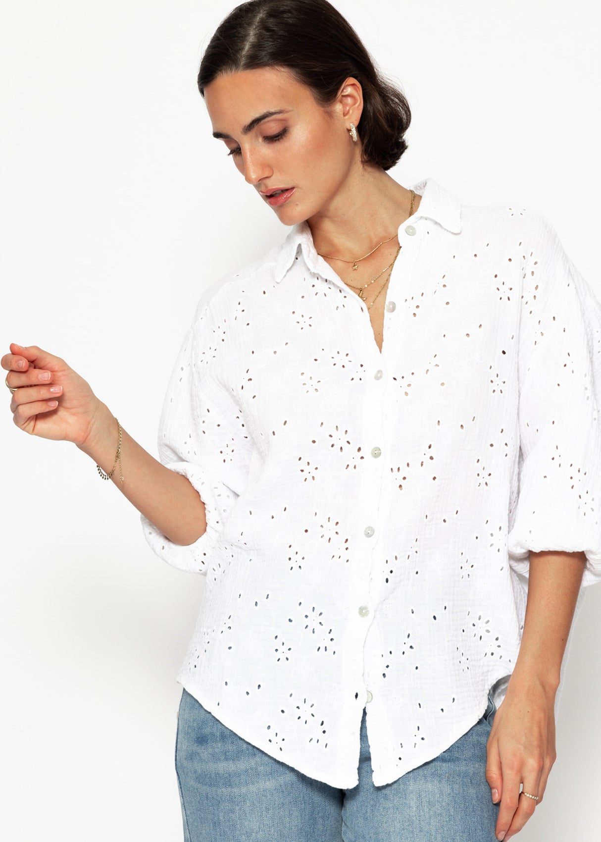 Short-sleeved muslin blouse with eyelet embroidery - white