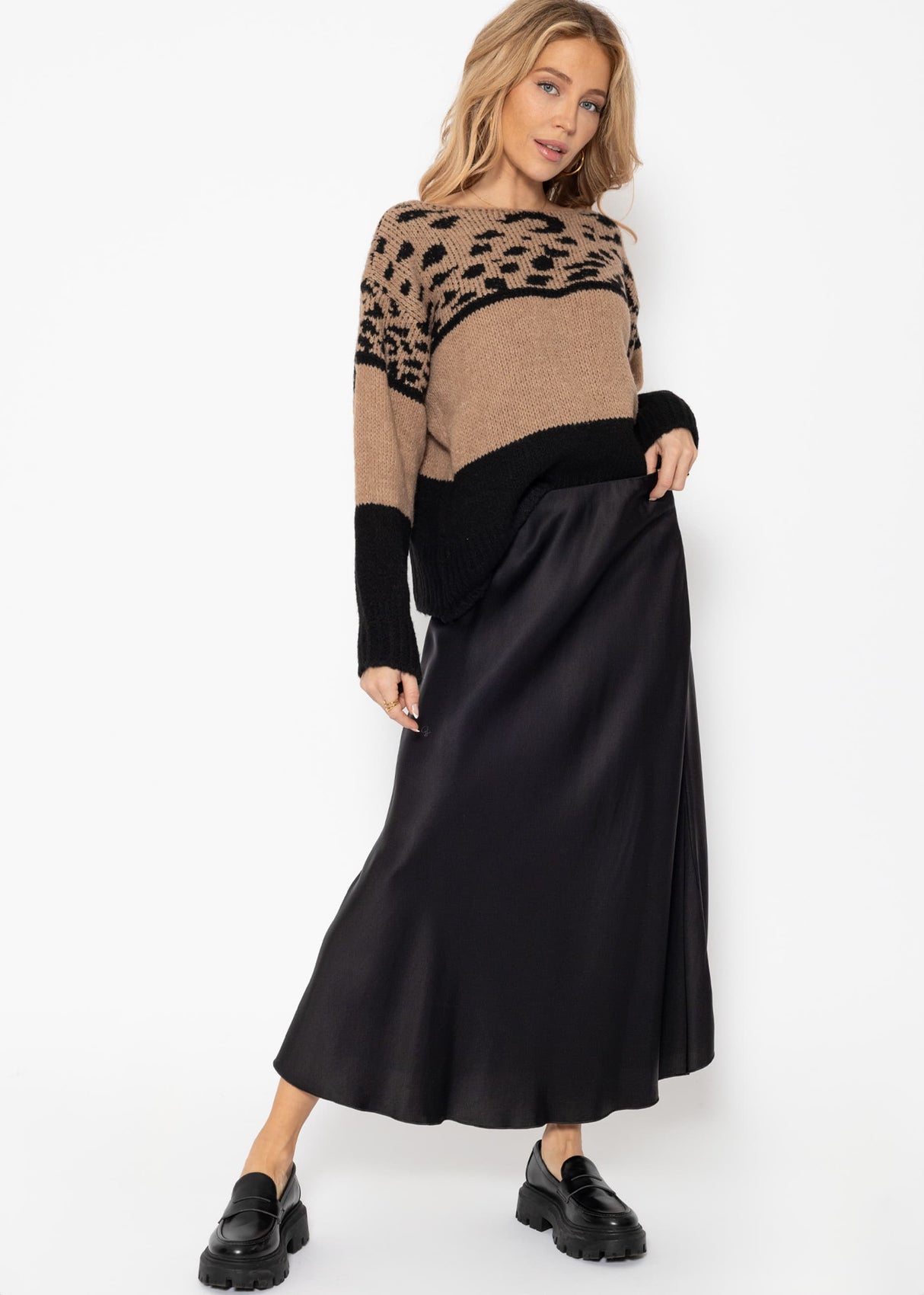 Oversized sweater with leopard print - beige-black