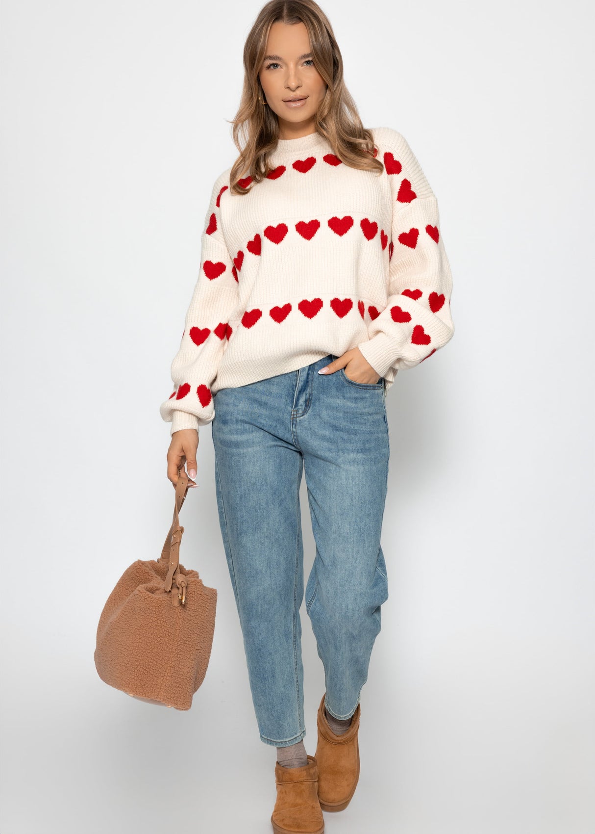 Oversized sweater with red hearts - off-white