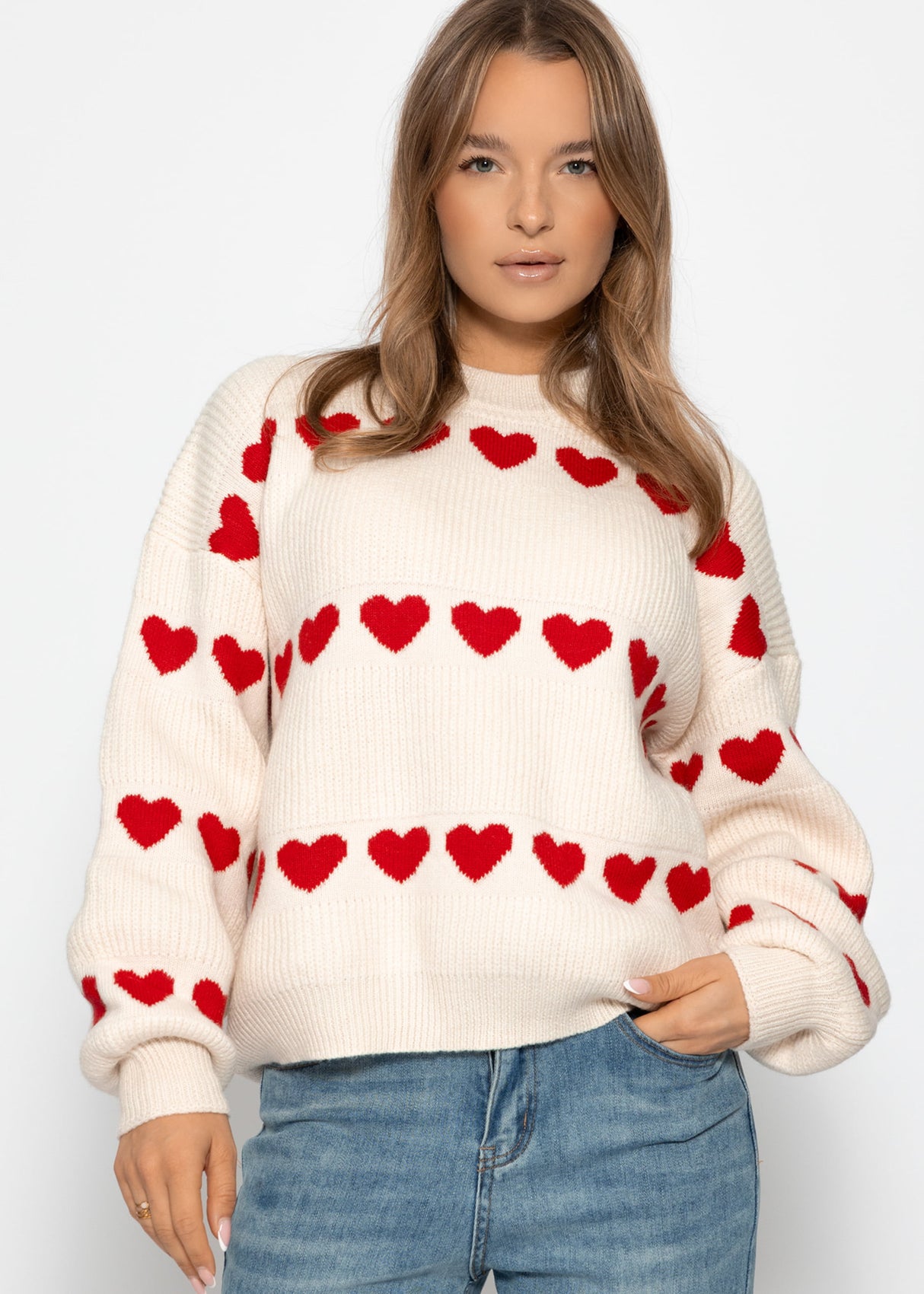 Oversized sweater with red hearts - off-white
