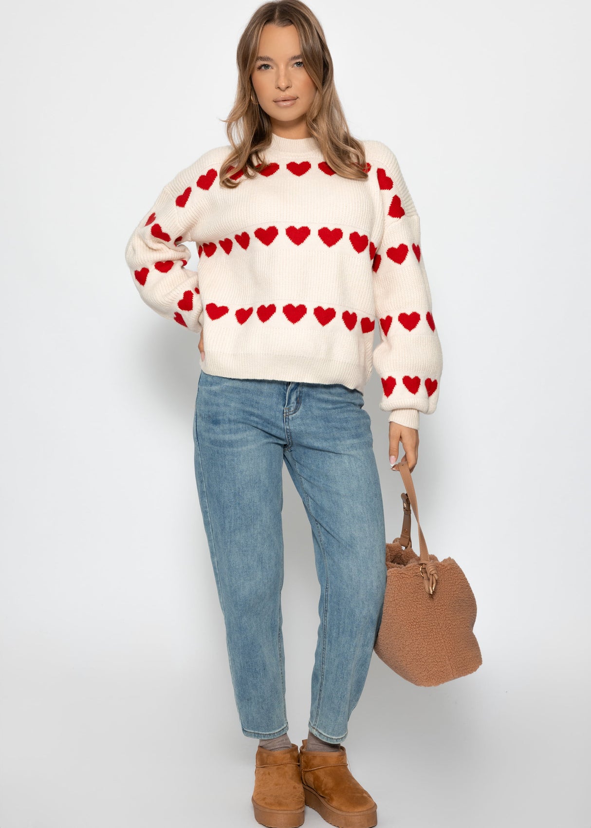 Oversized sweater with red hearts - off-white