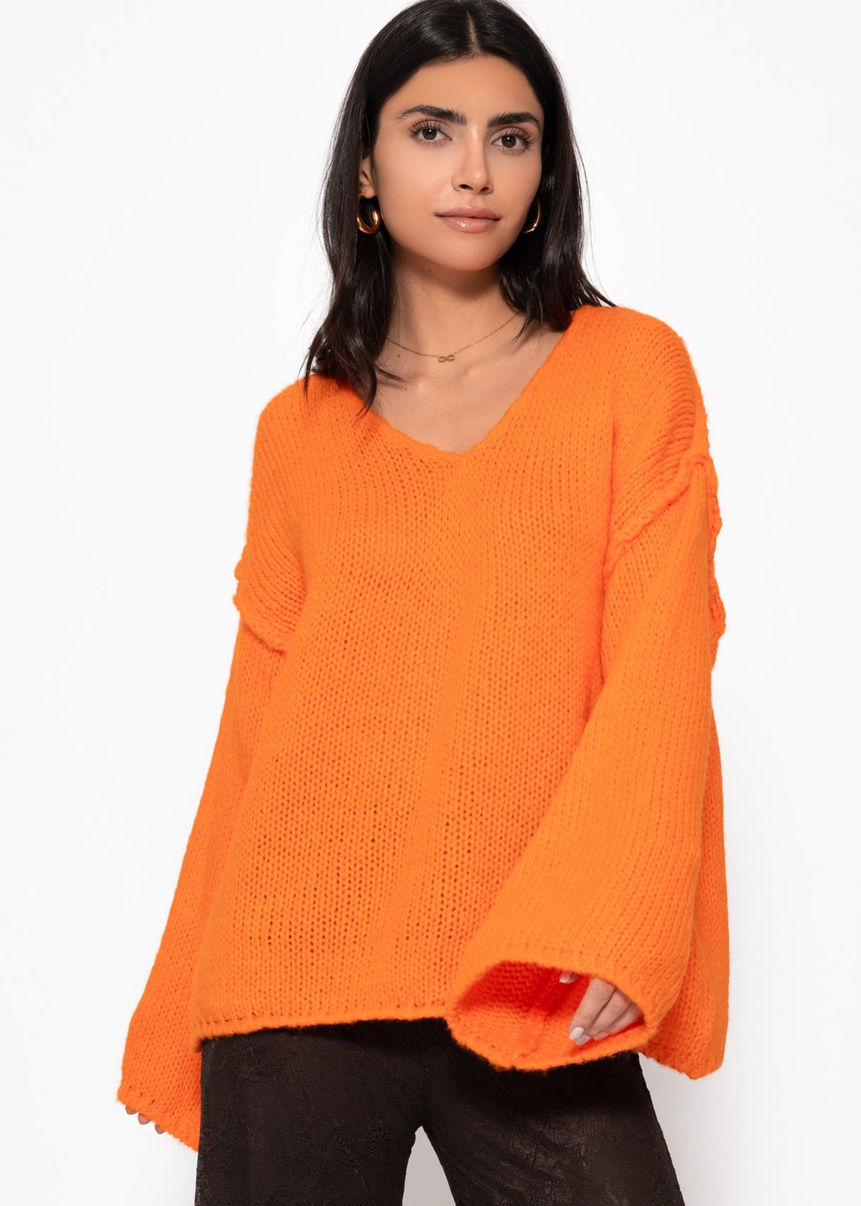 Oversized sweater with V-neck and wide sleeves - orange