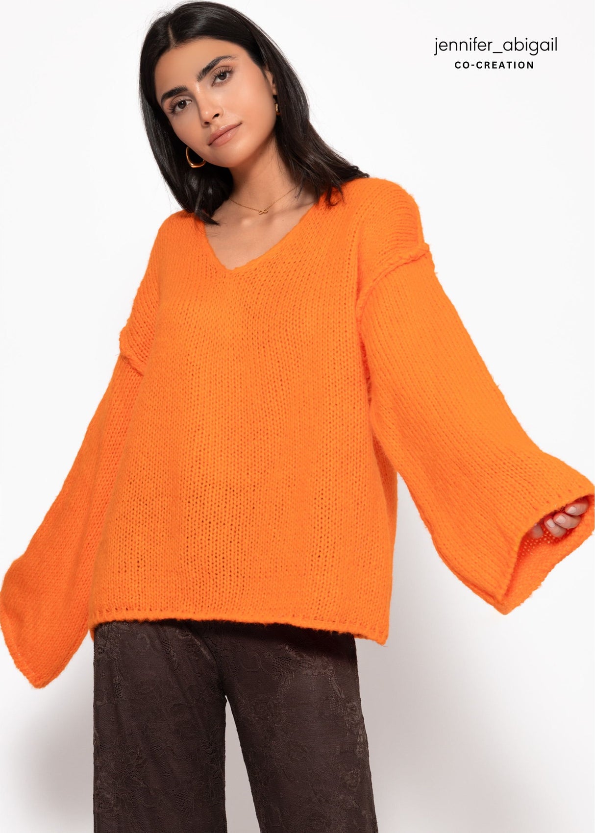 Oversized sweater with V-neck and wide sleeves - orange