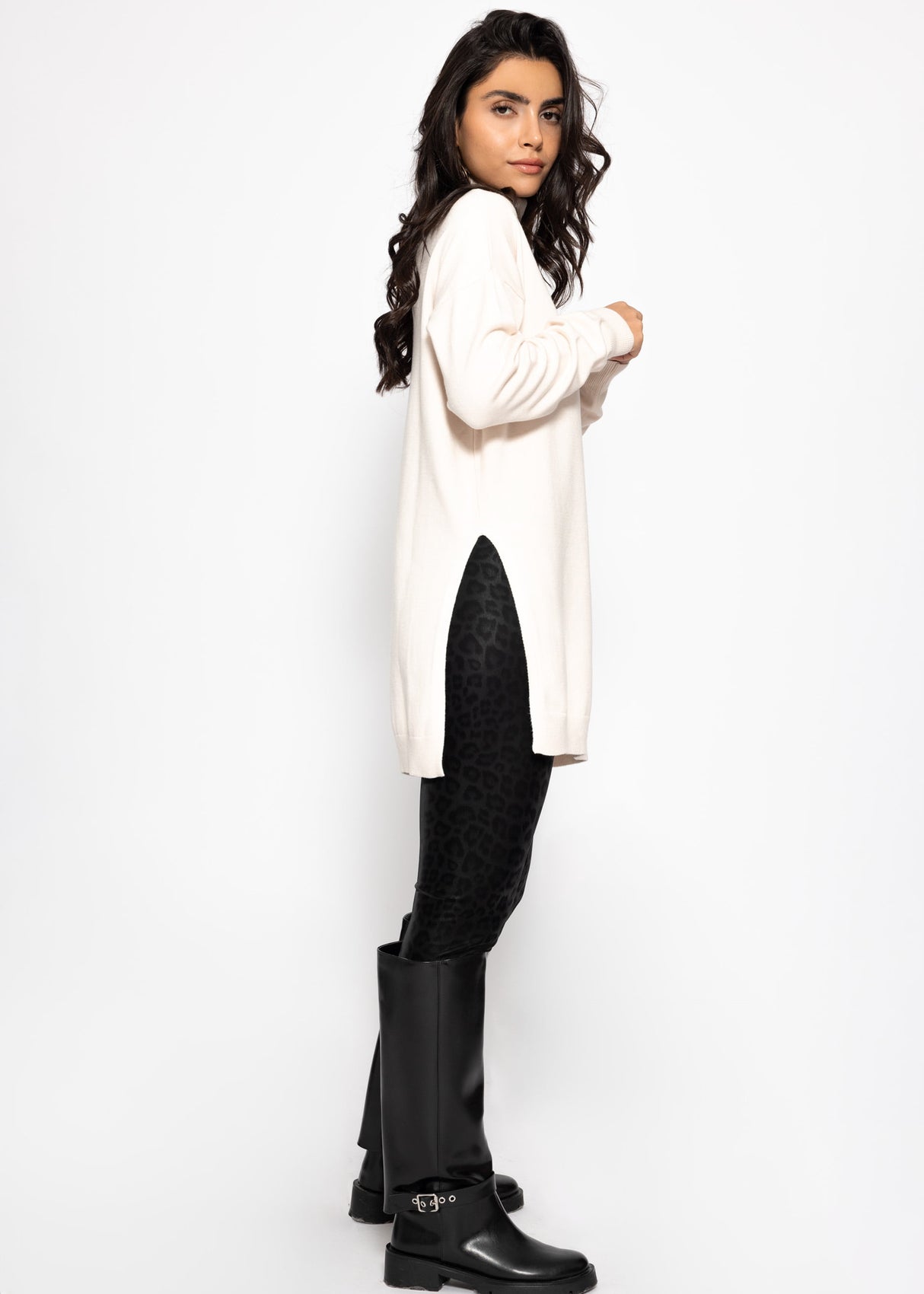 Oversize Rollkragenpullover mit langen Seitenschlitzen - offwhite