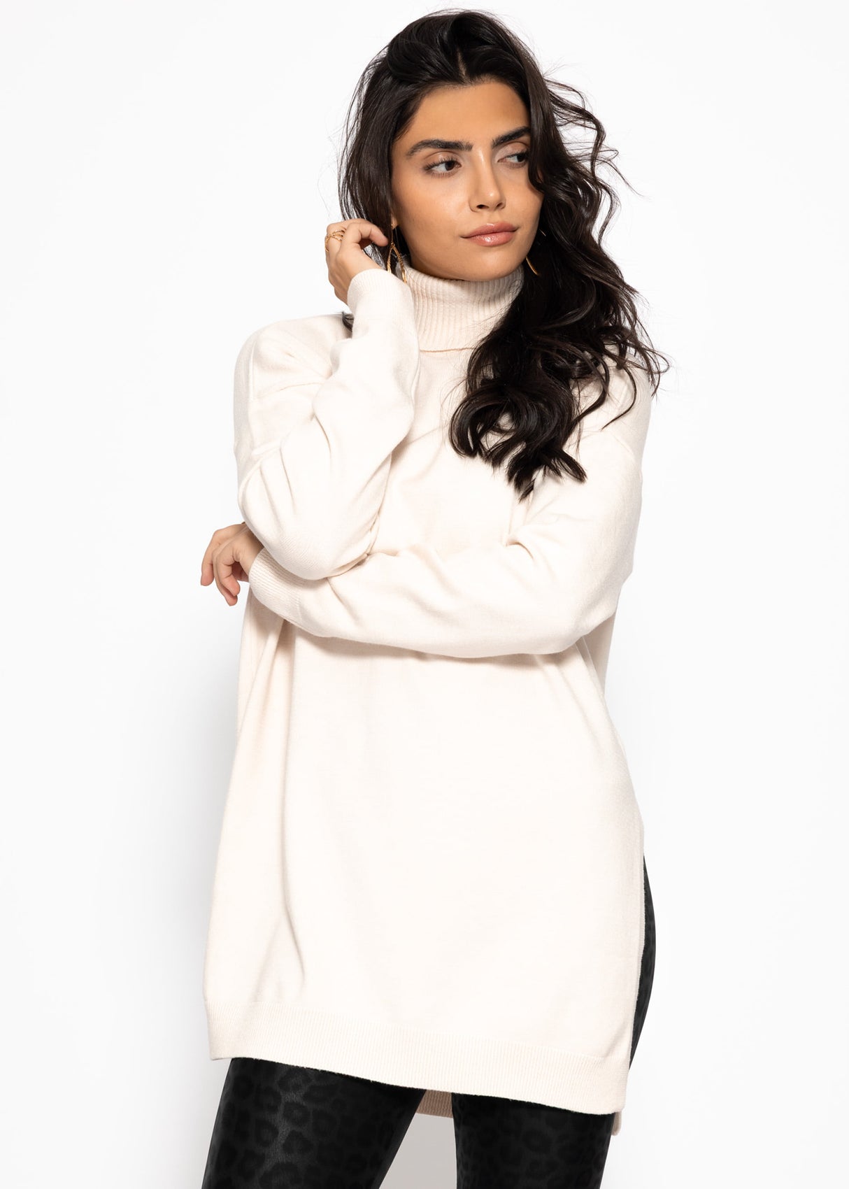 Oversize Rollkragenpullover mit langen Seitenschlitzen - offwhite