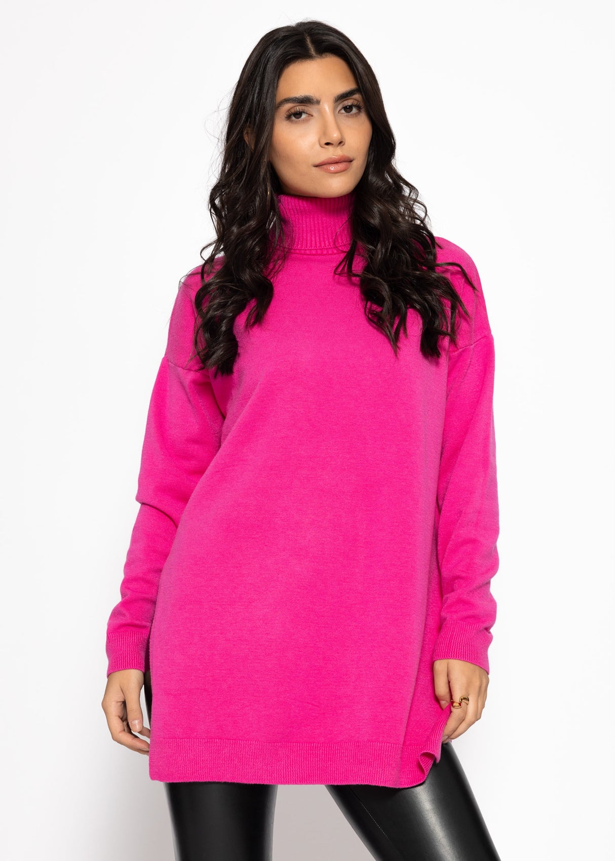 Oversized turtleneck sweater with long side slits - pink