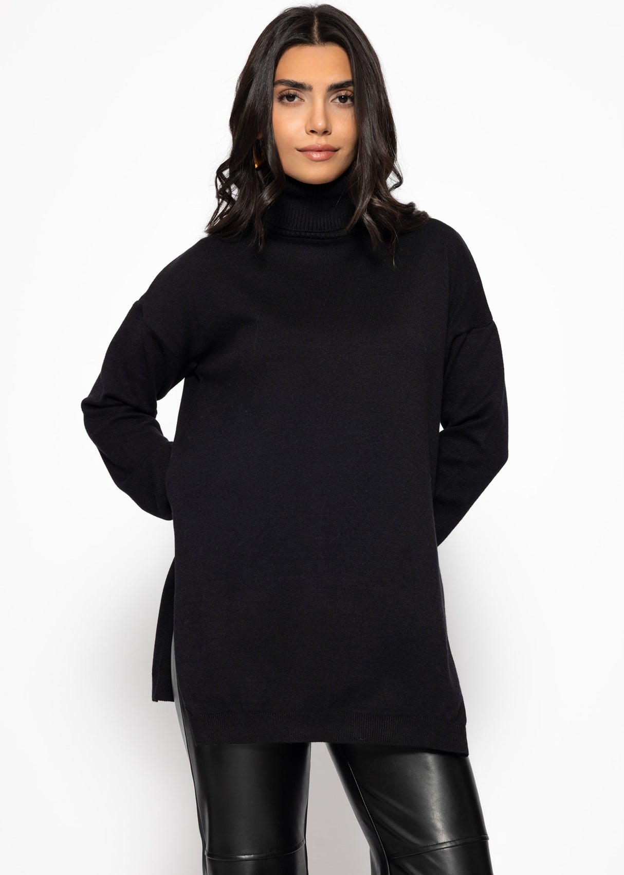 Oversize Rollkragenpullover mit langen Seitenschlitzen - schwarz