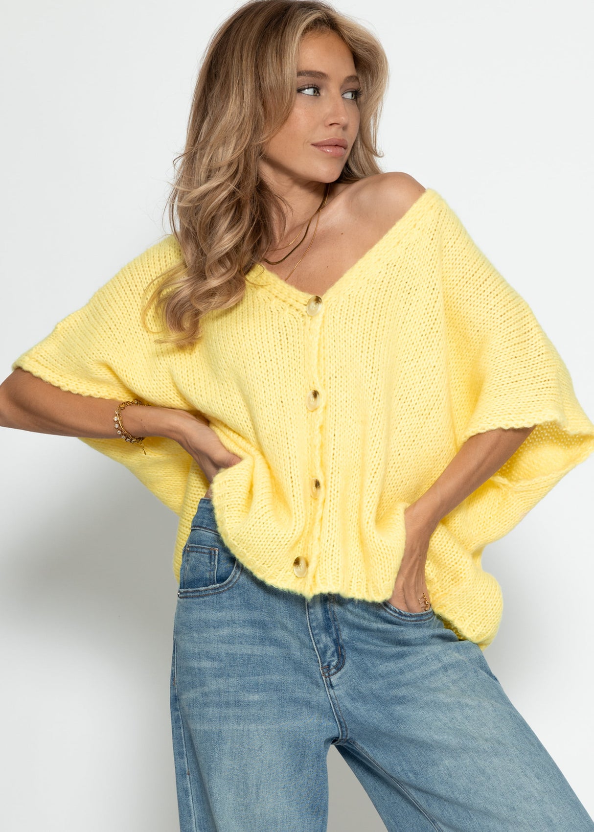 Oversize knitted vest - butter yellow