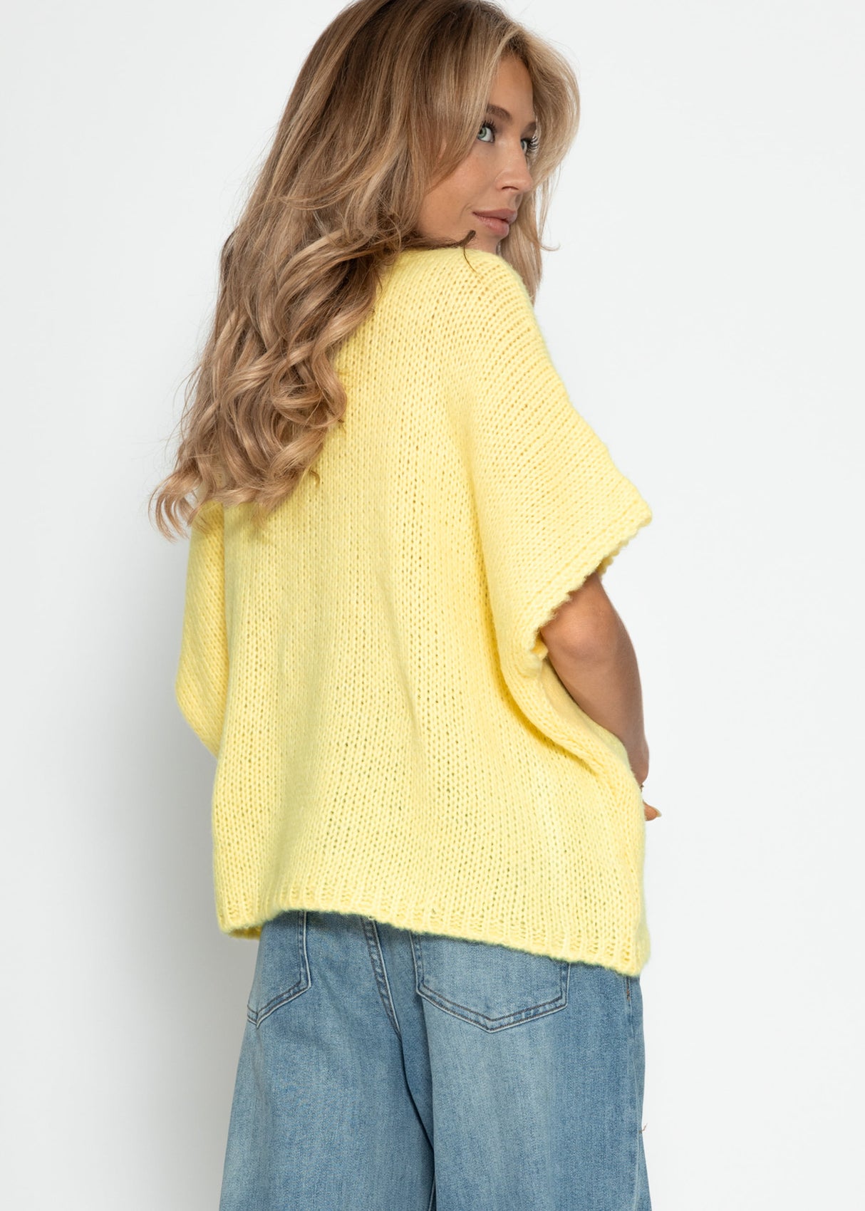 Oversize knitted vest - butter yellow