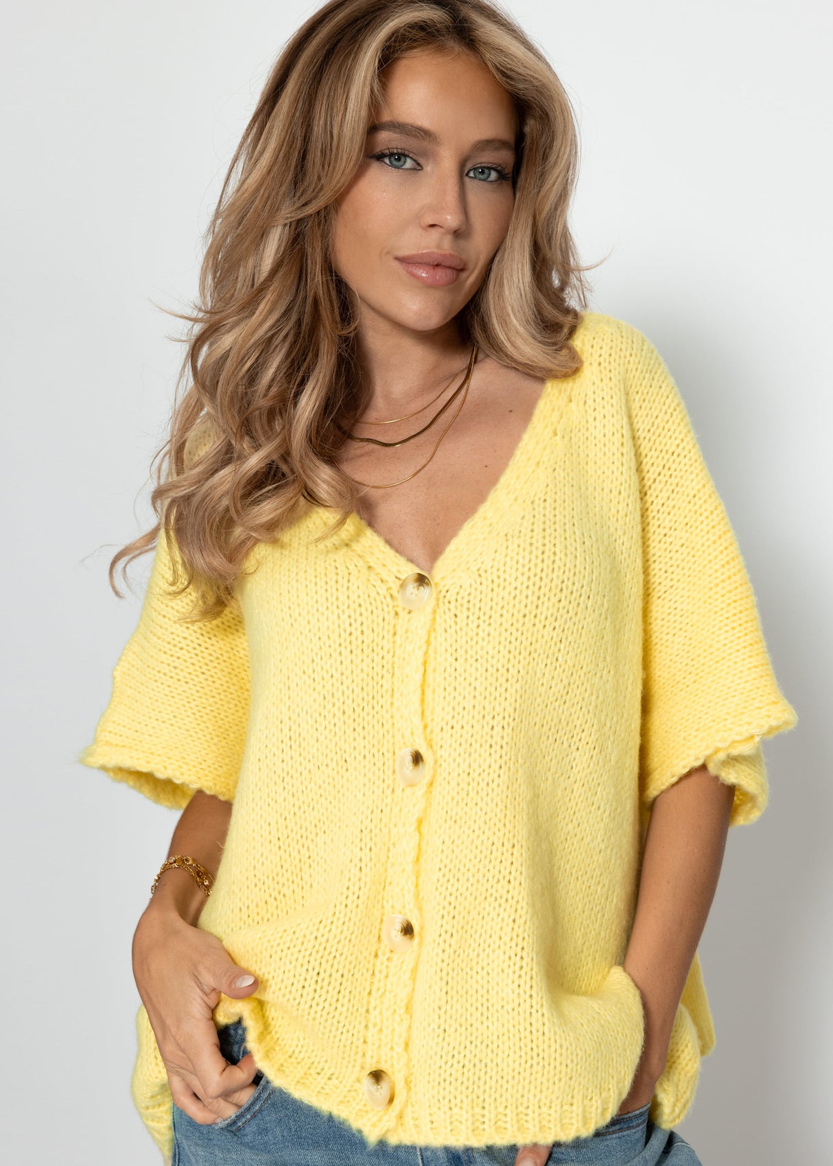 Oversize knitted vest - butter yellow