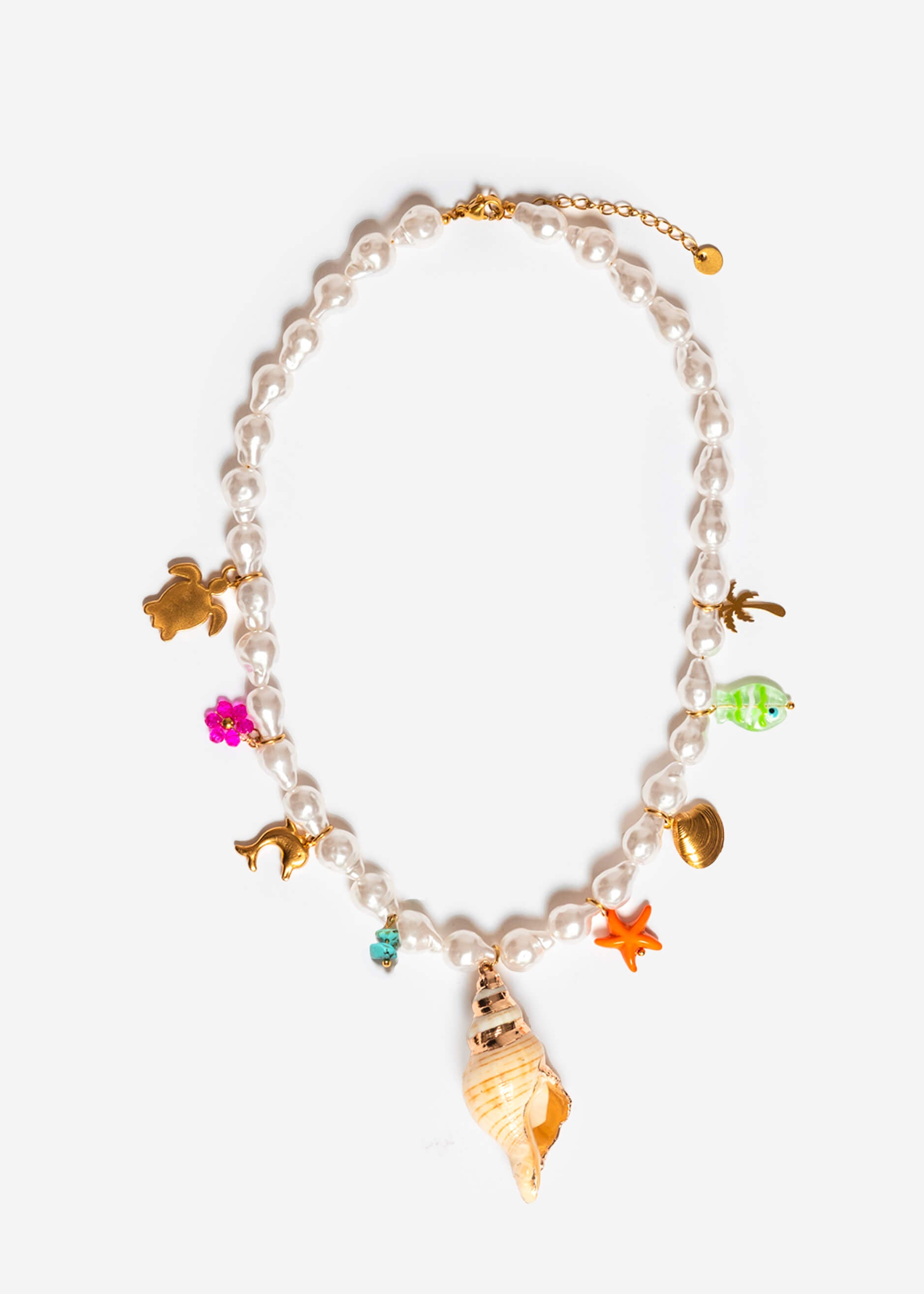 Pearl necklace with maritime charms - white