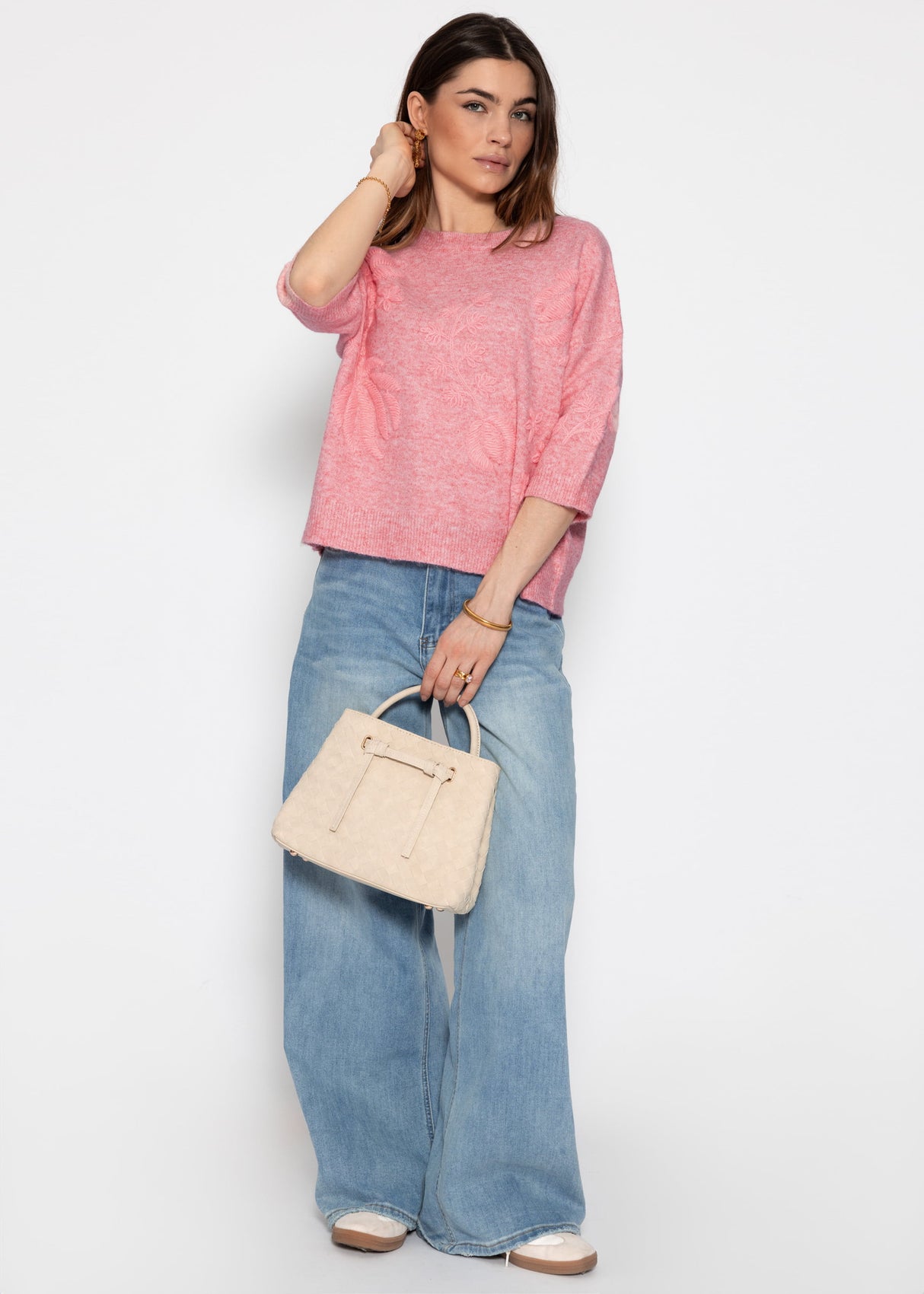 Sweater with floral embroidery - pink