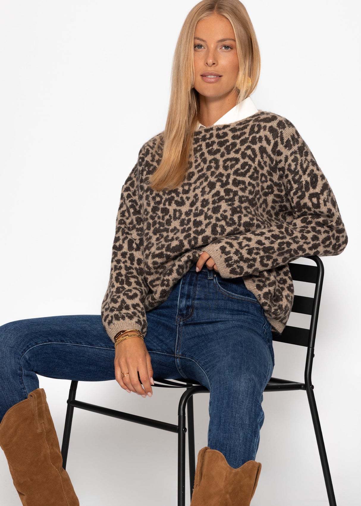 Sweater with Leo pattern-beige-brown