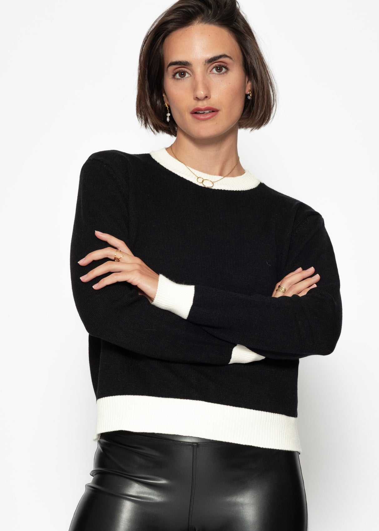Pullover mit offwhite Bündchen-Details - schwarz