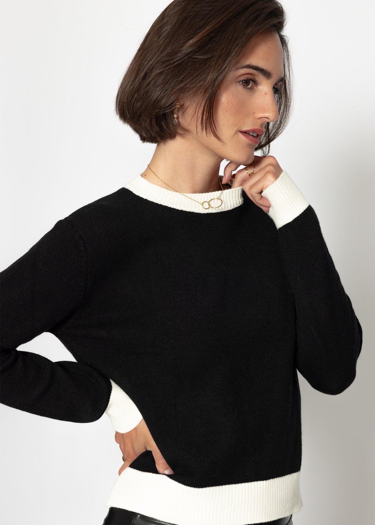 Pullover mit offwhite Bündchen-Details - schwarz