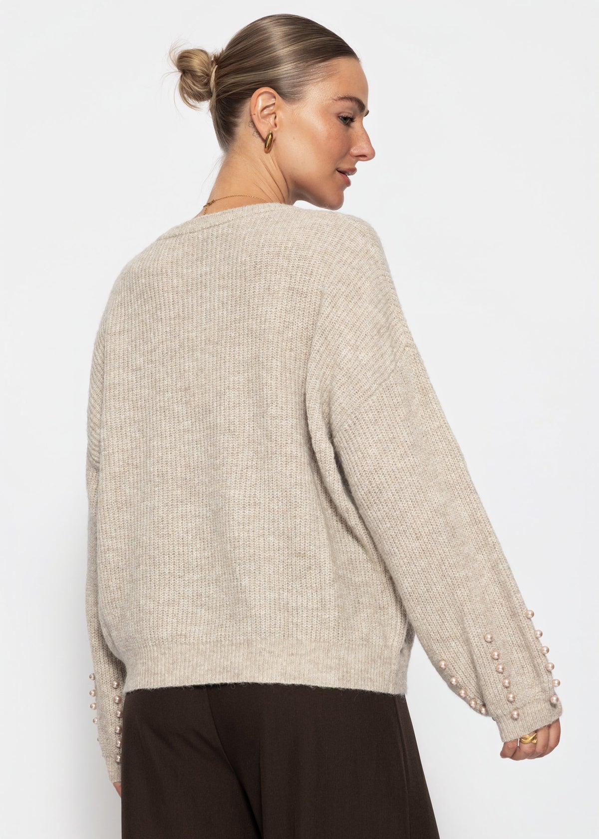 Pullover mit Perlendetails - beige