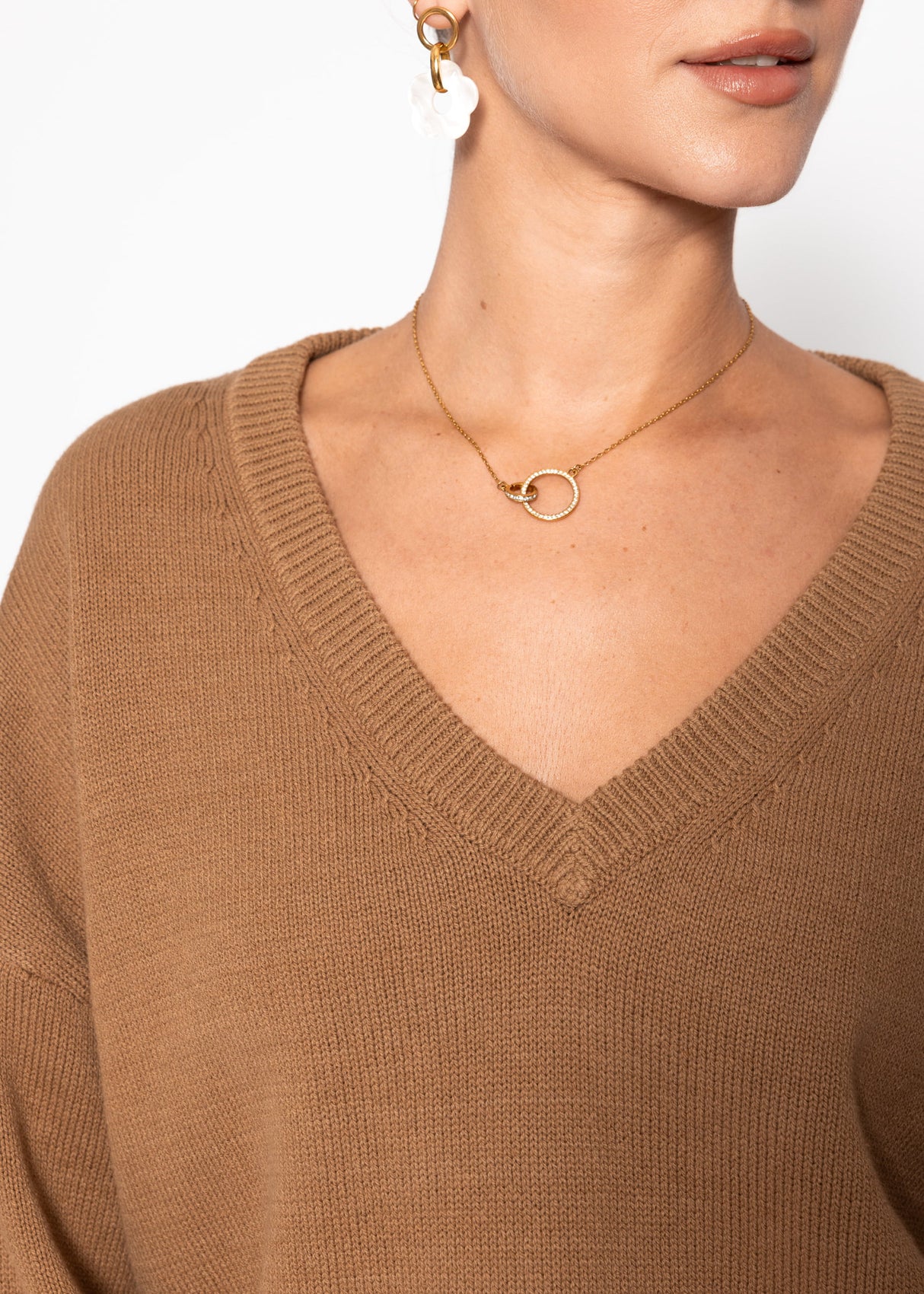 Oversize Baumwoll-Pullover mit tiefem V-Ausschnitt - braun