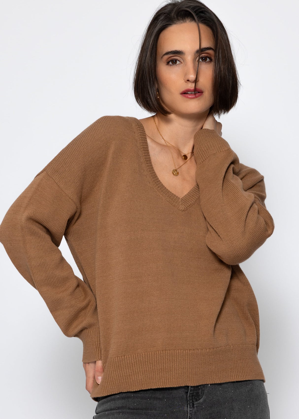 Oversize Baumwoll-Pullover mit tiefem V-Ausschnitt - braun