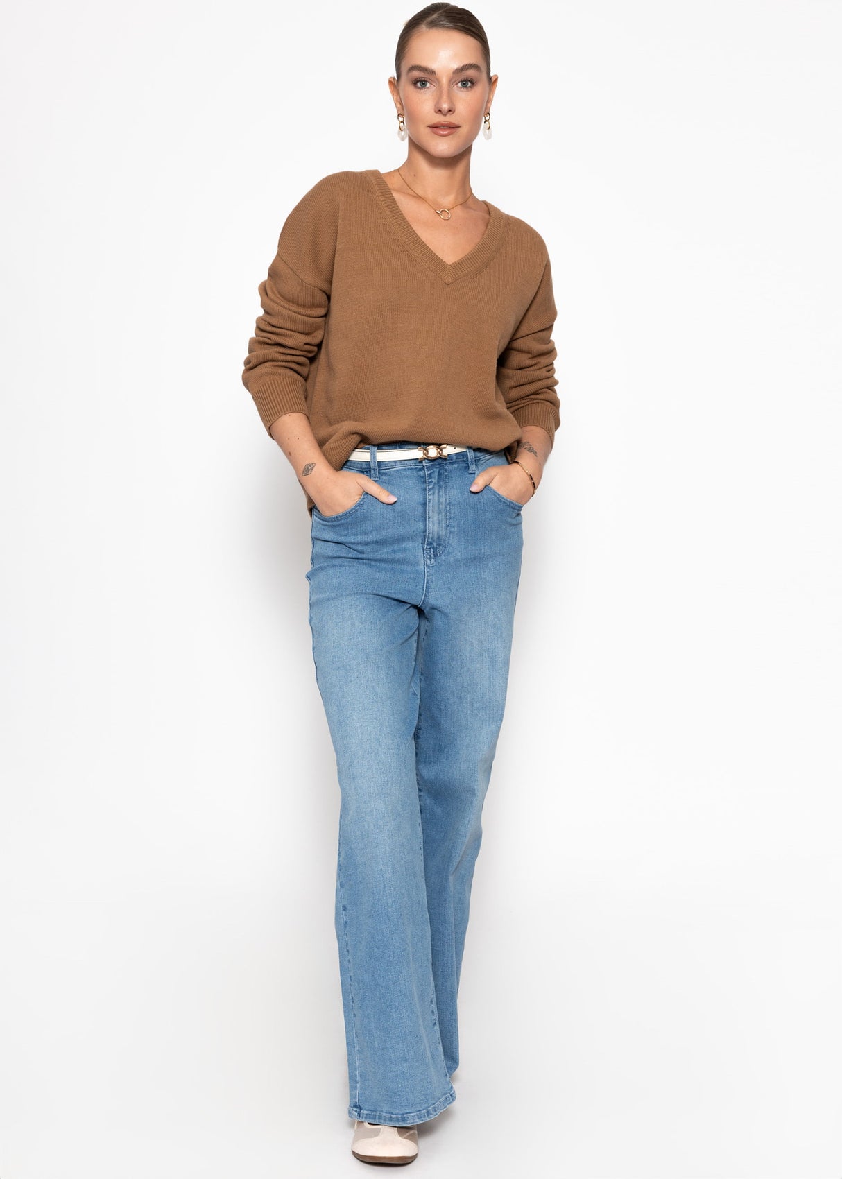 Oversize Baumwoll-Pullover mit tiefem V-Ausschnitt - braun