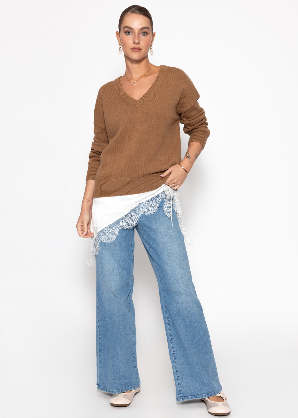 Oversize Baumwoll-Pullover mit tiefem V-Ausschnitt - braun