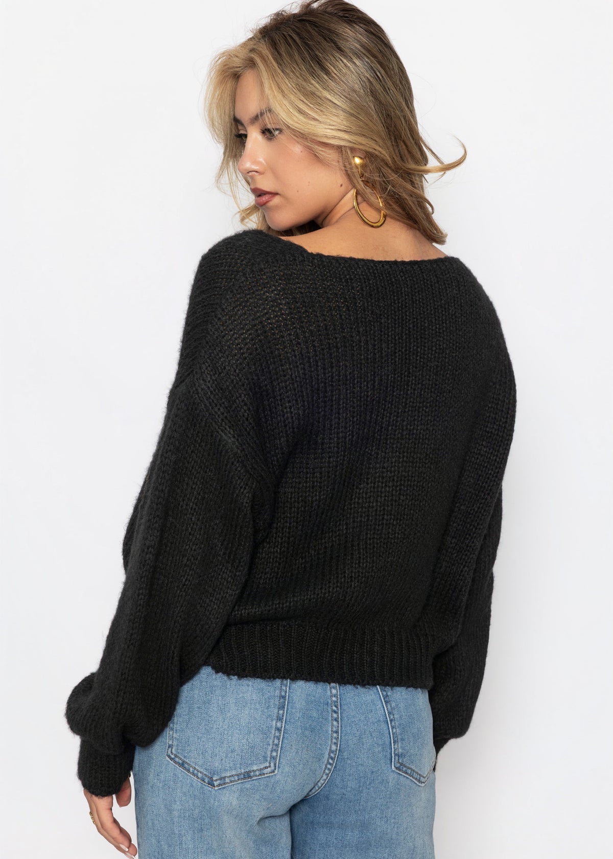 V-neck sweater - black