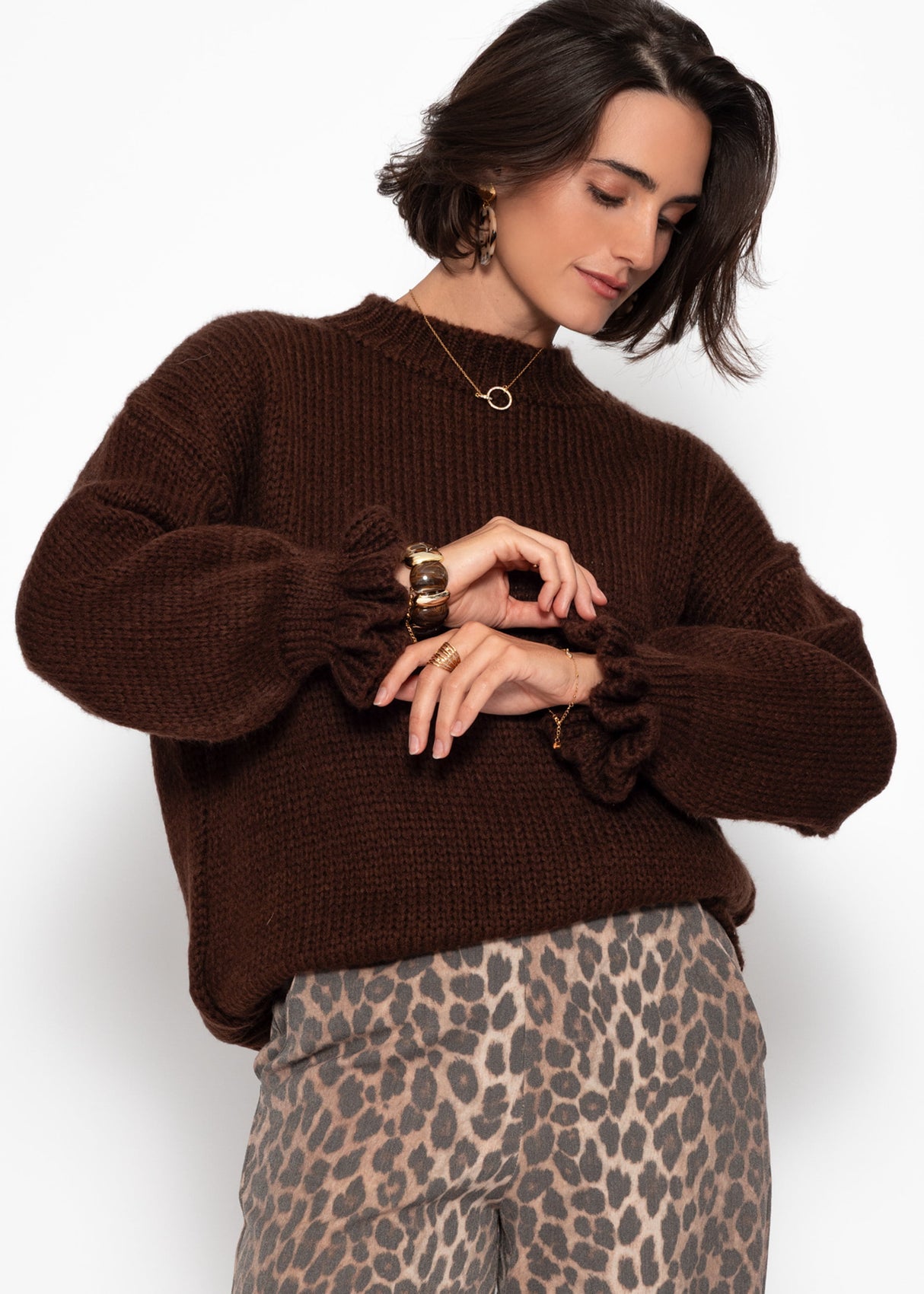 Sweater with flounce sleeves - brown