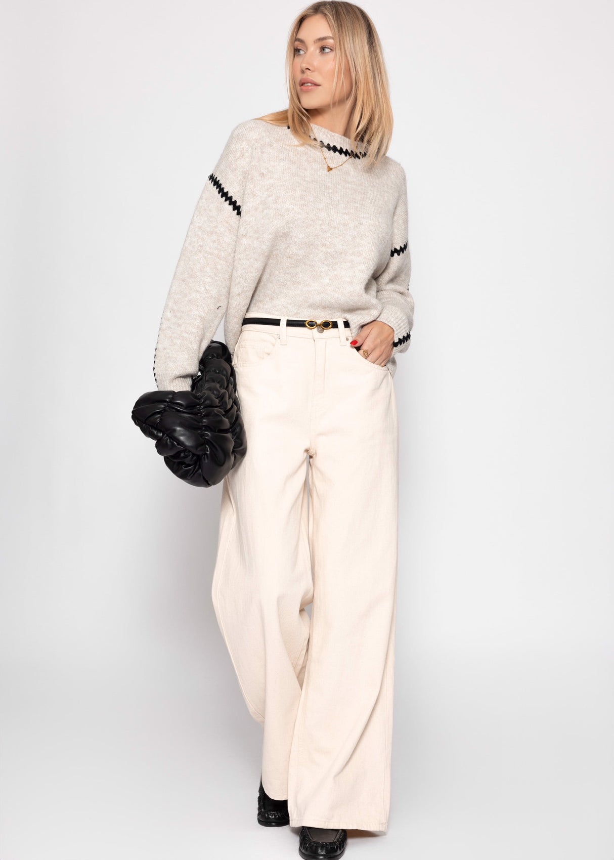 Sweater with decorative stitching - beige