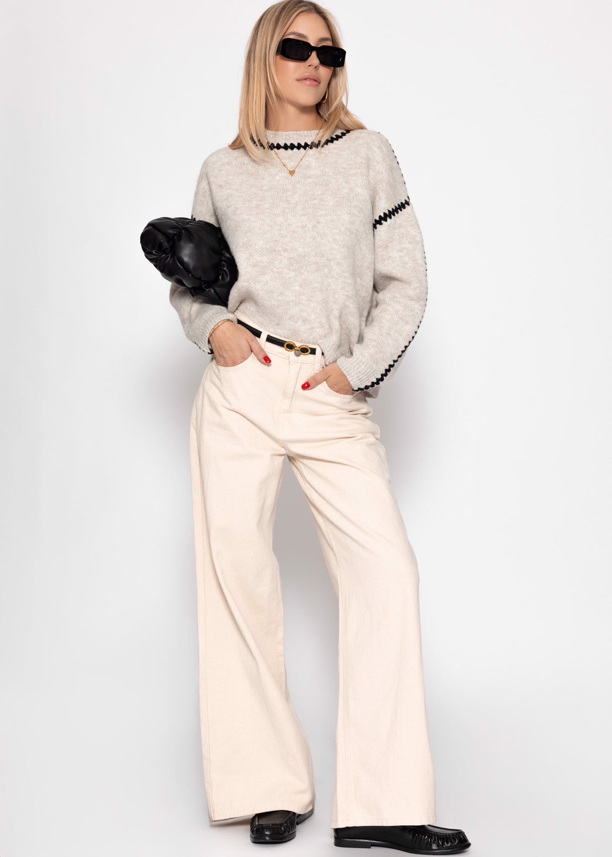 Sweater with decorative stitching - beige